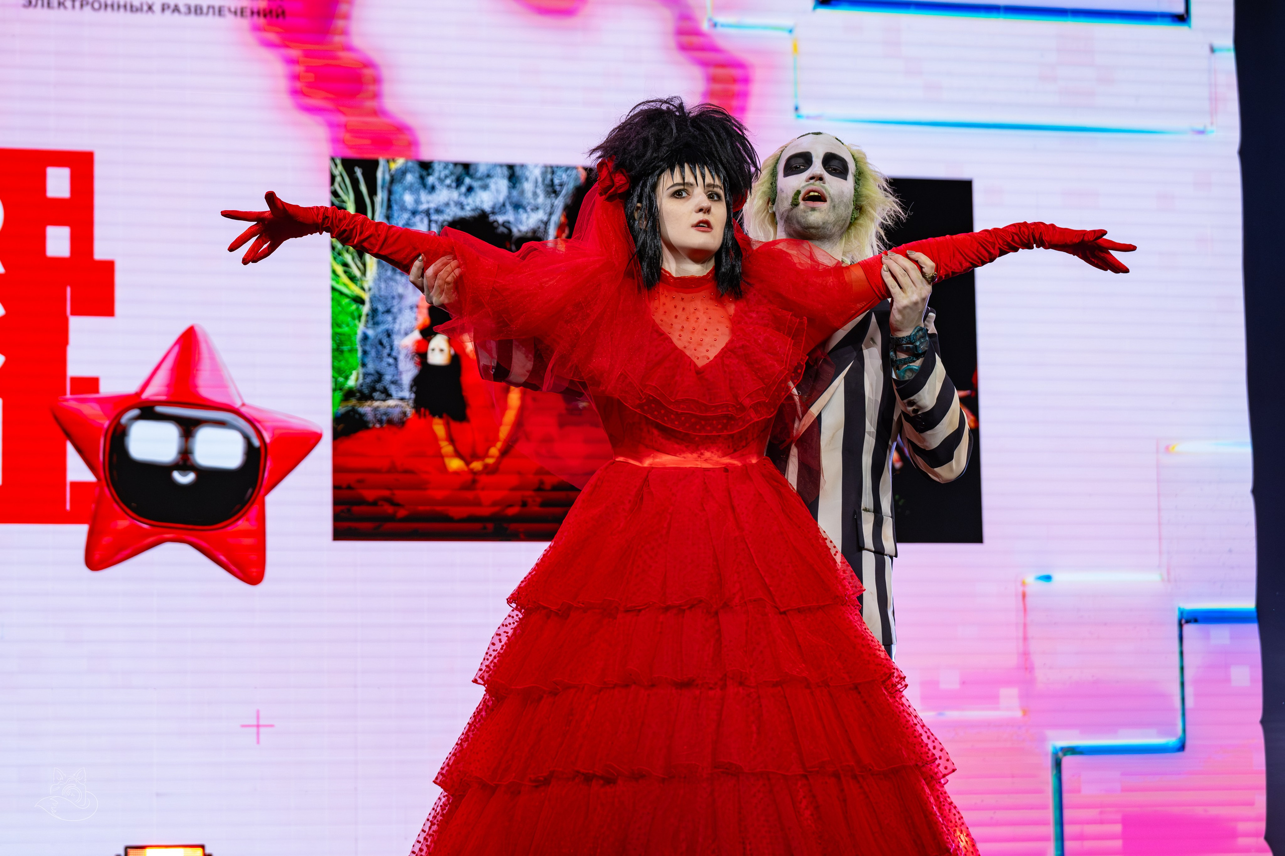 Сцена РЭД ЭКСПО 2024. Косплей фотограф