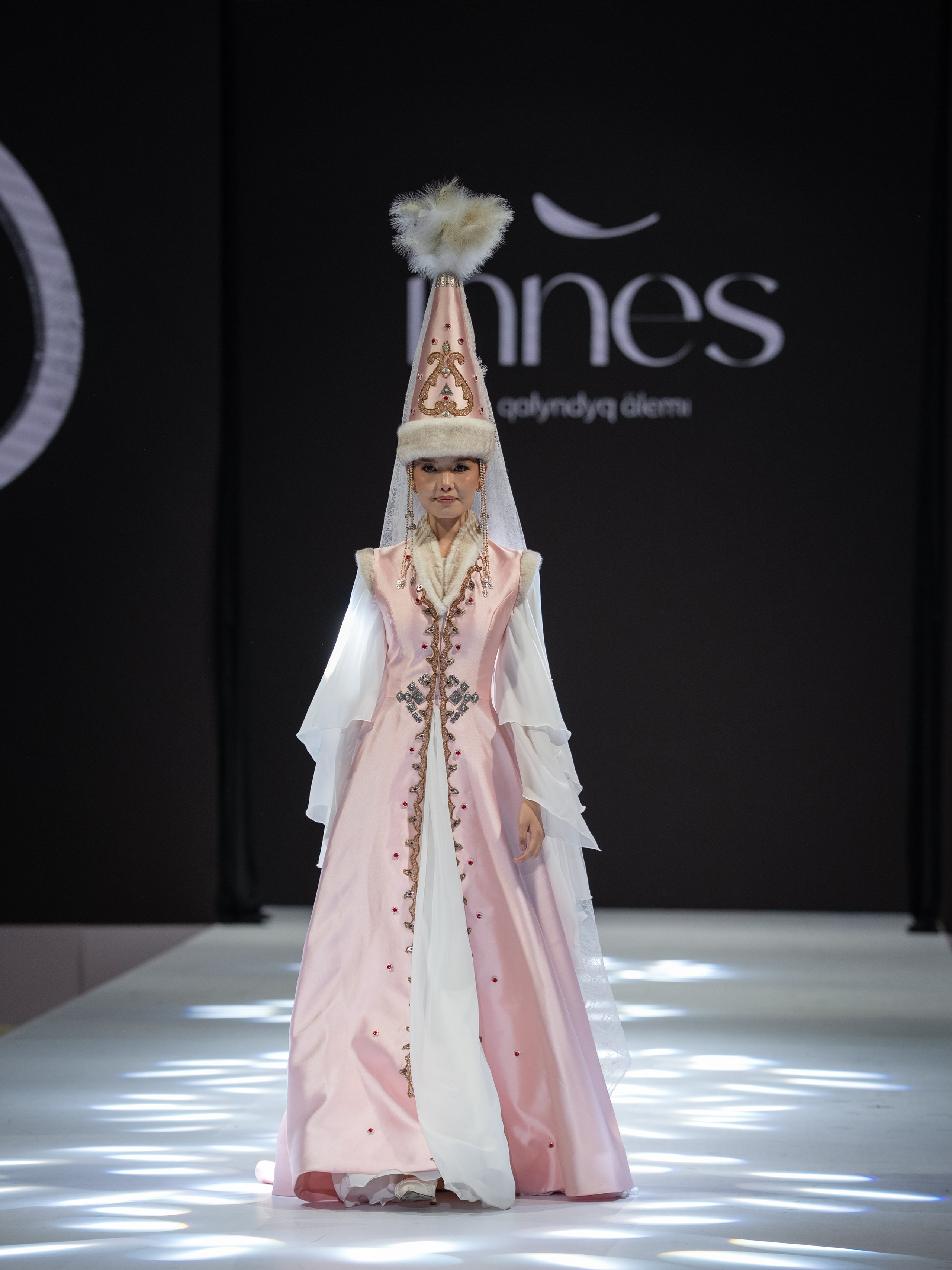 EURASIAN FASHION WEEK Innes. Сайт Алматинского НЮ АРТ, будуар и фэшн фотографа Дениса Карпенко