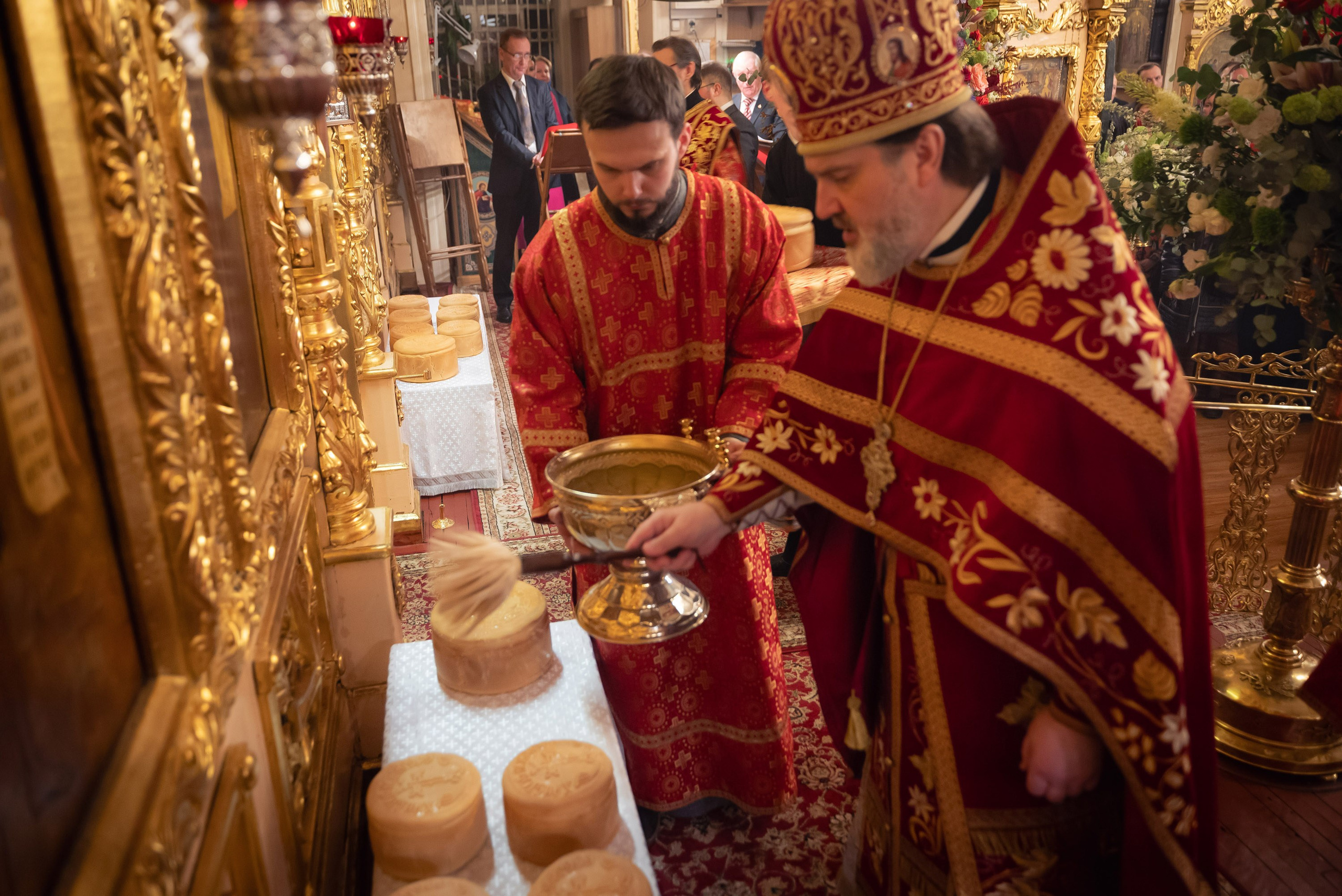 Богородский храм. Пасха. Полунощница, Божественная литургия. Антон и Татьяна Денисенко — В храме