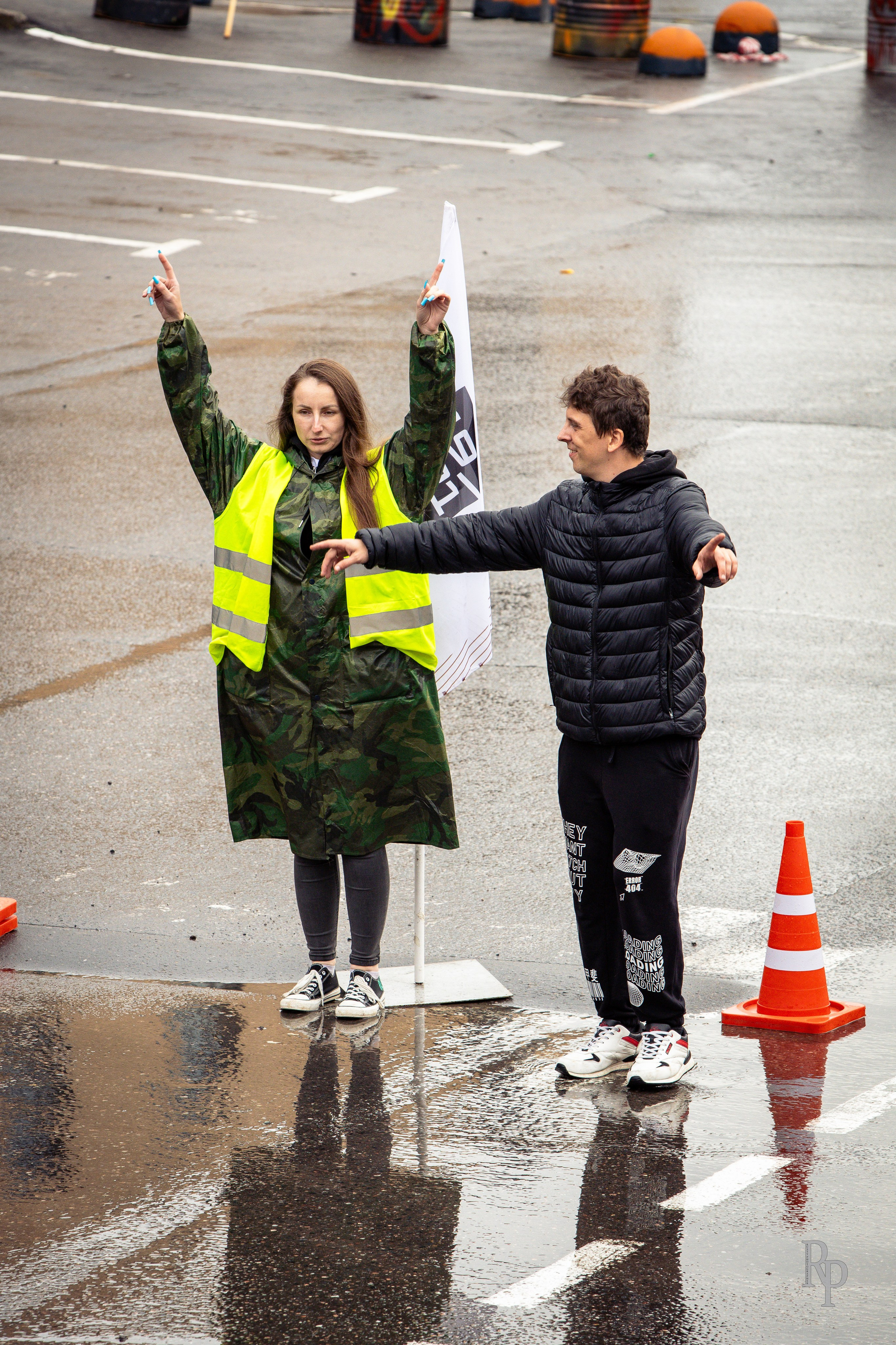 SHOWDOWN. Rusty Photographer