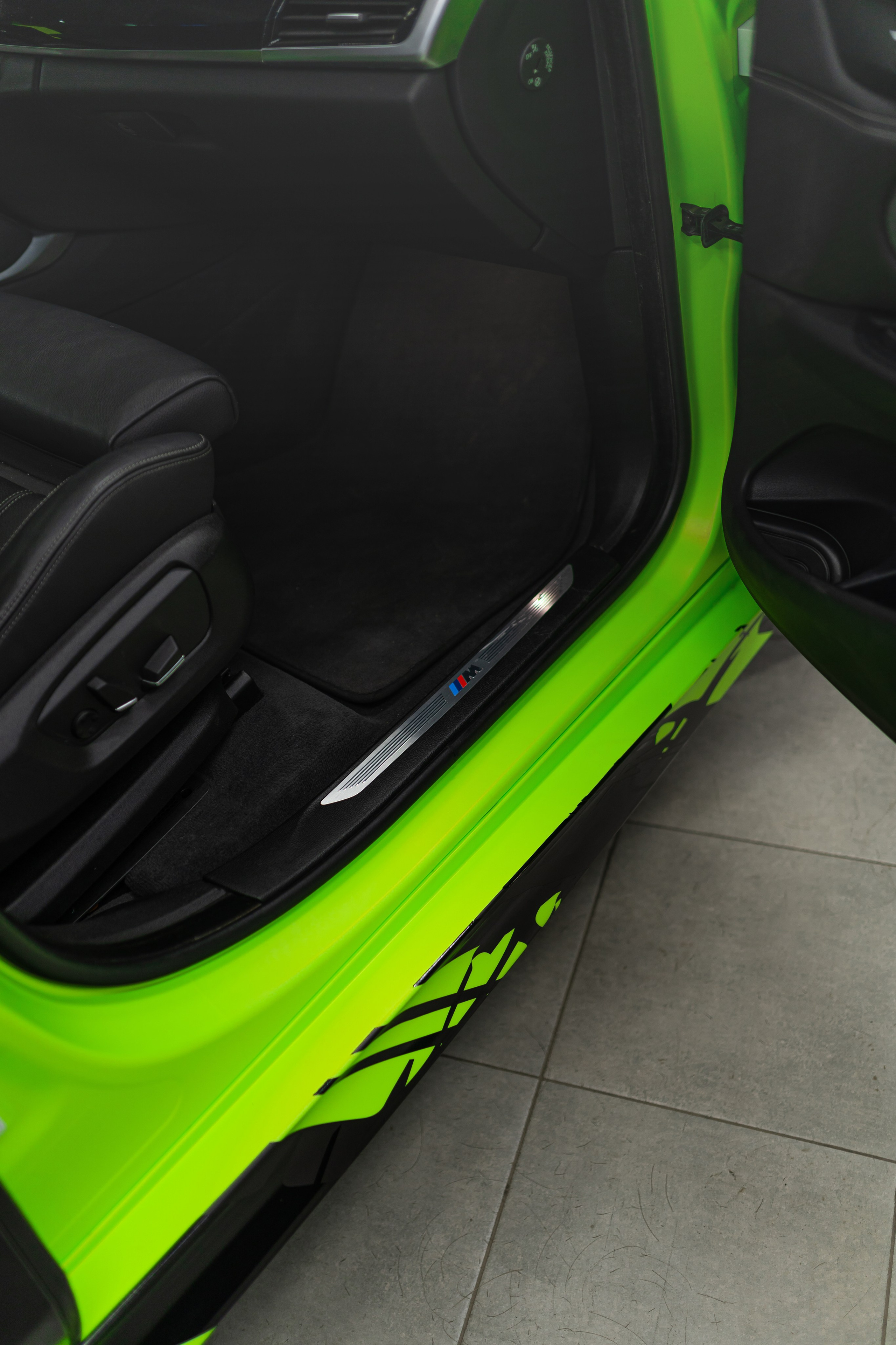 Винилография на BMW X6. Студия дизайна и оклейки авто Barmaley Design