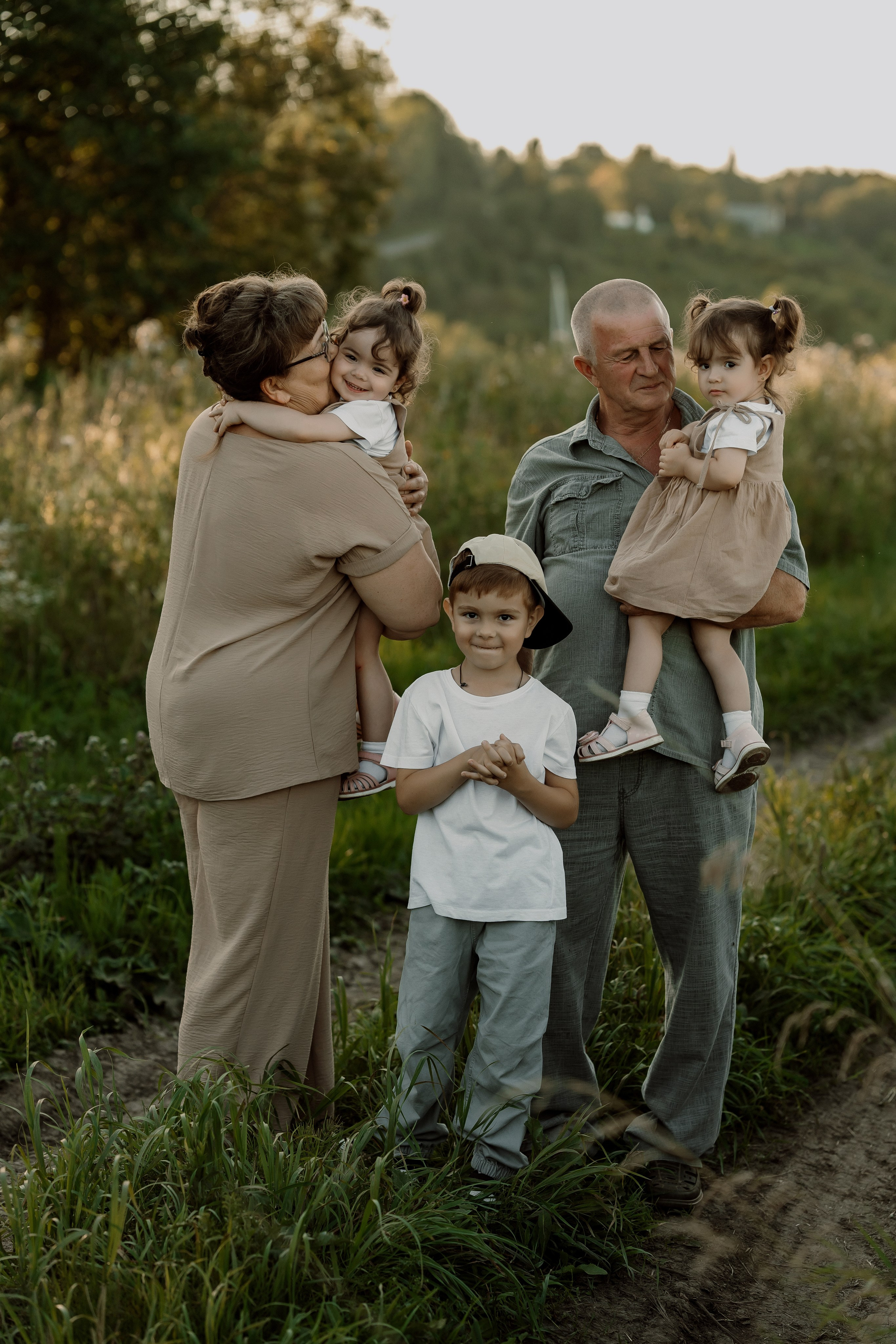 Съемка с внуками. Свадебный и индивидуальный фотограф в Суворове Клюева Мария