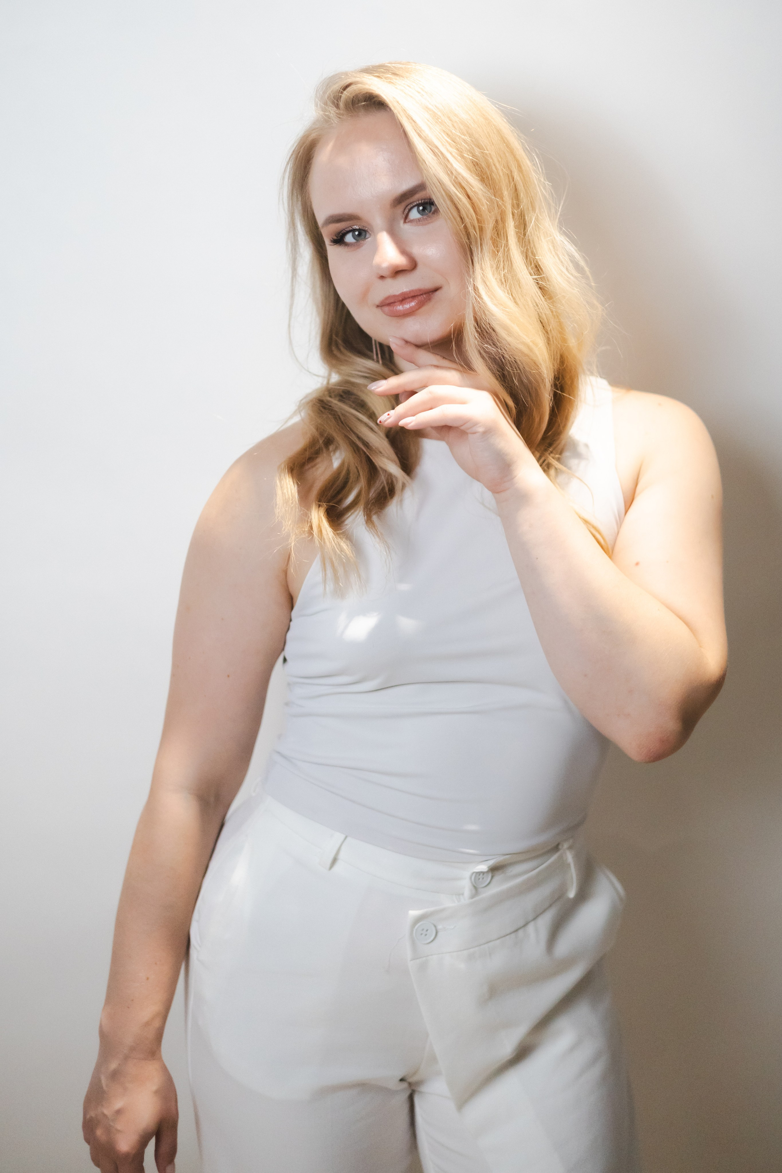 ЖЕНСКИЕ ПОРТРЕТЫ СТУДИЯ 2025. Фотограф Красноярск съемки лавстори, фотосессия в студии, портретная съемка, творческие фотосессии