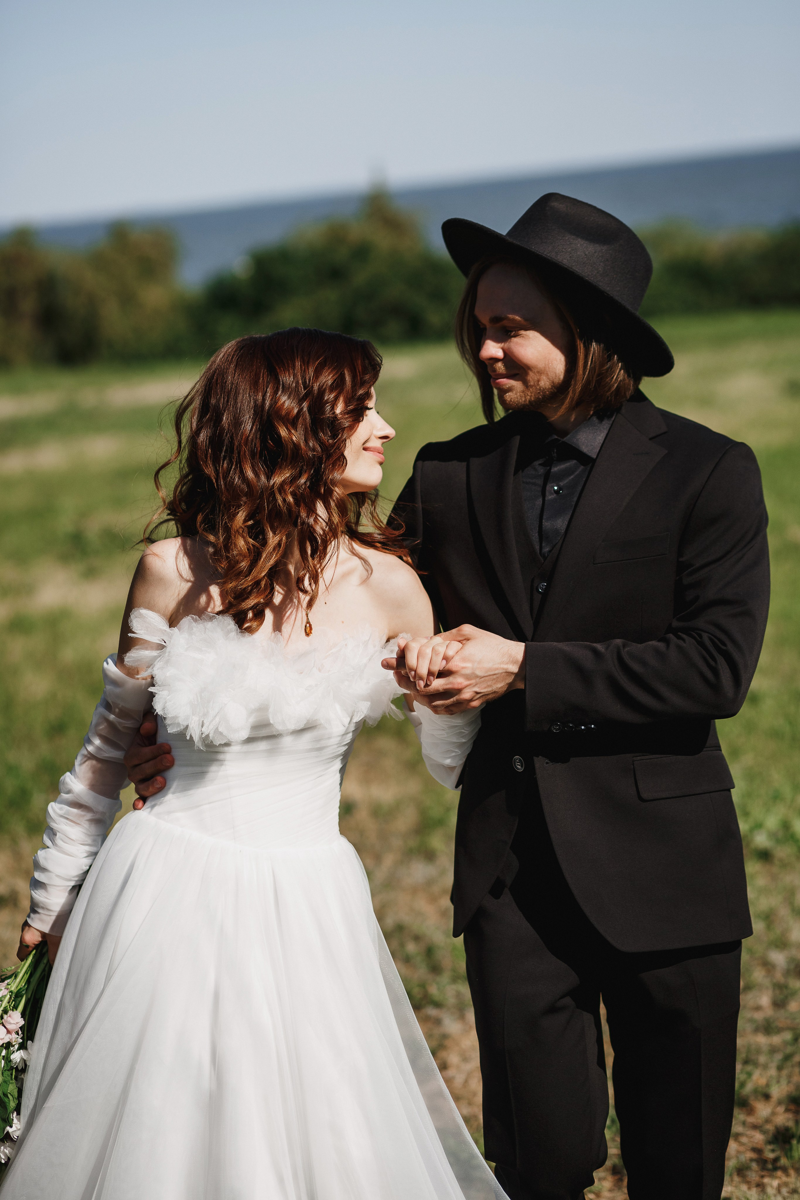 Свадебная фотосессия Михаила и Валерии на Чеховской набережной. Свадебный и семейный фотограф в Таганроге Бакарюк Антон