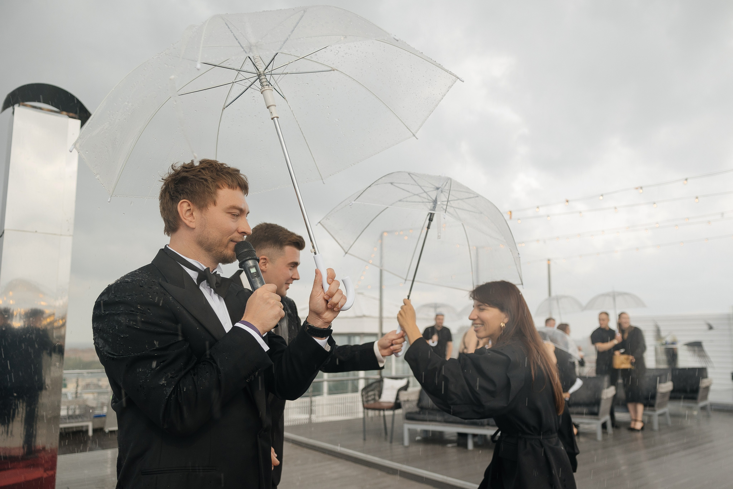 Rain falls down. Главная