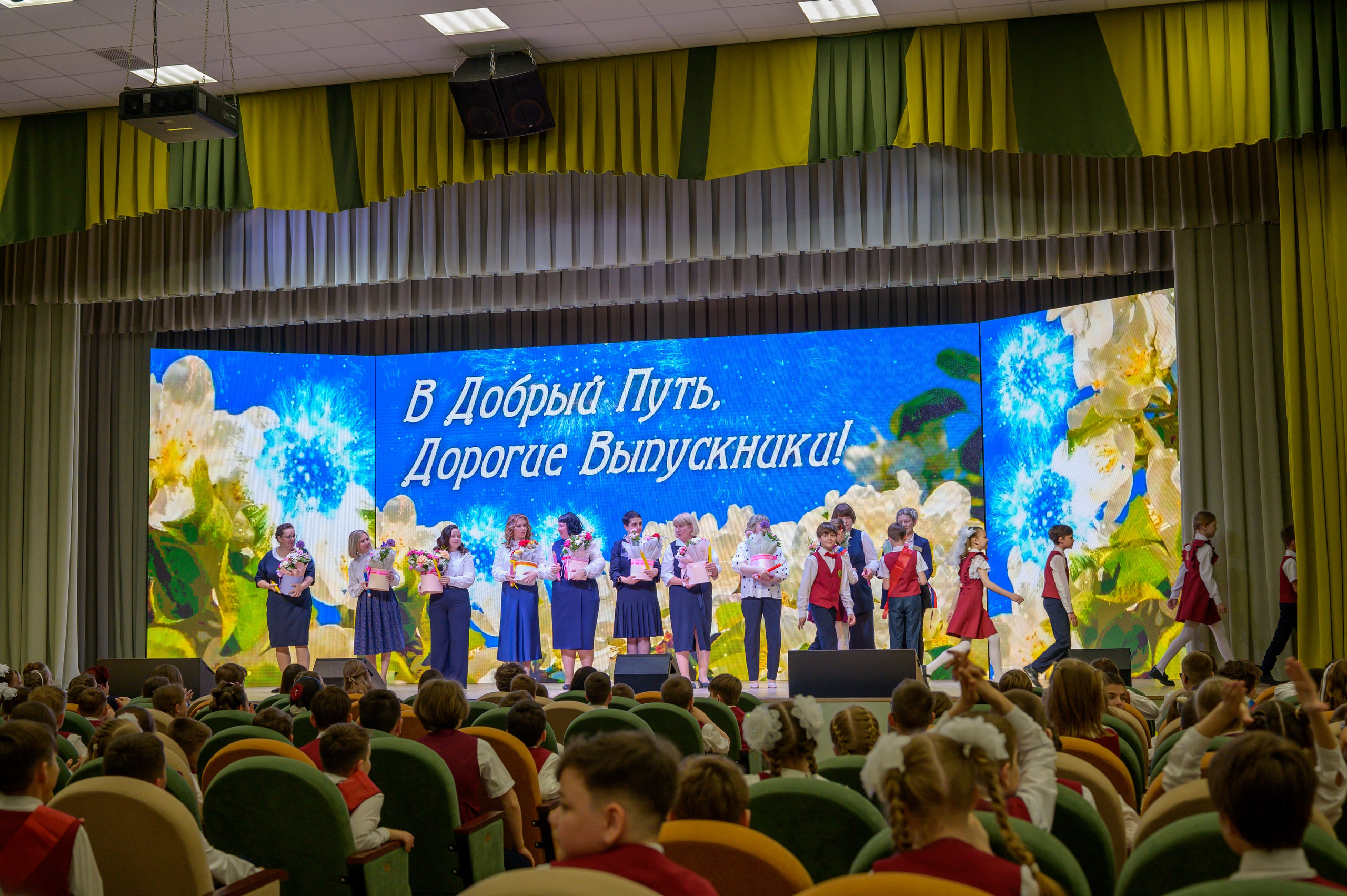 Выпускной 4Б гимназия № 16. Фотограф новорожденных, семейный детский в Тюмени Татьяна Морозова