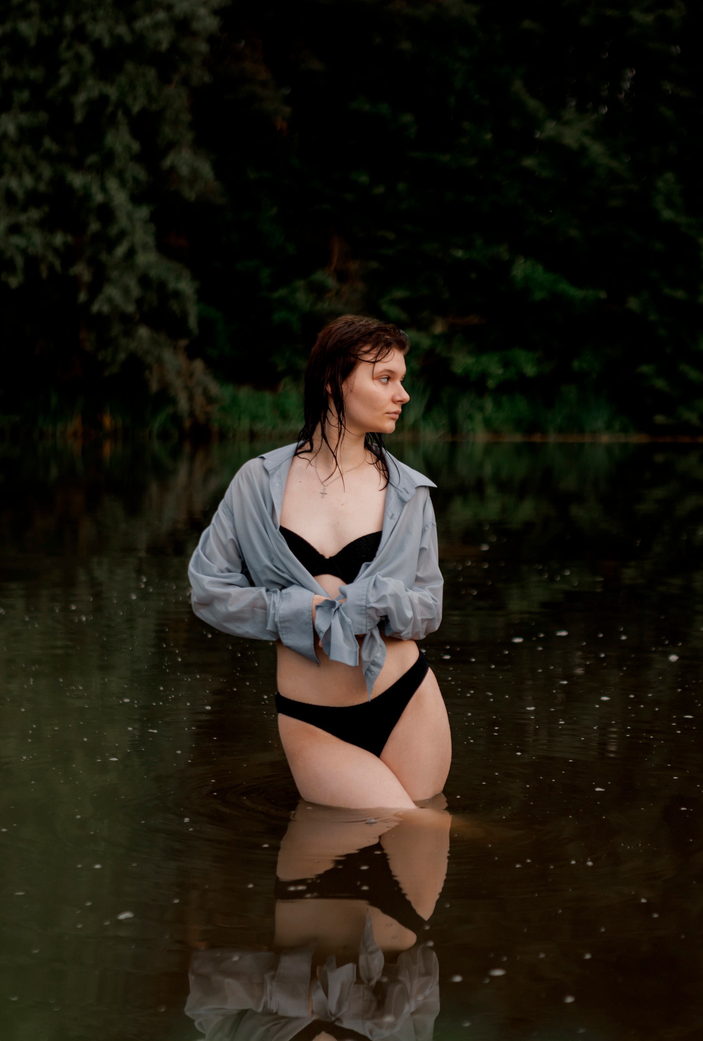 Купание на озере. Свадебный фотограф в Москве