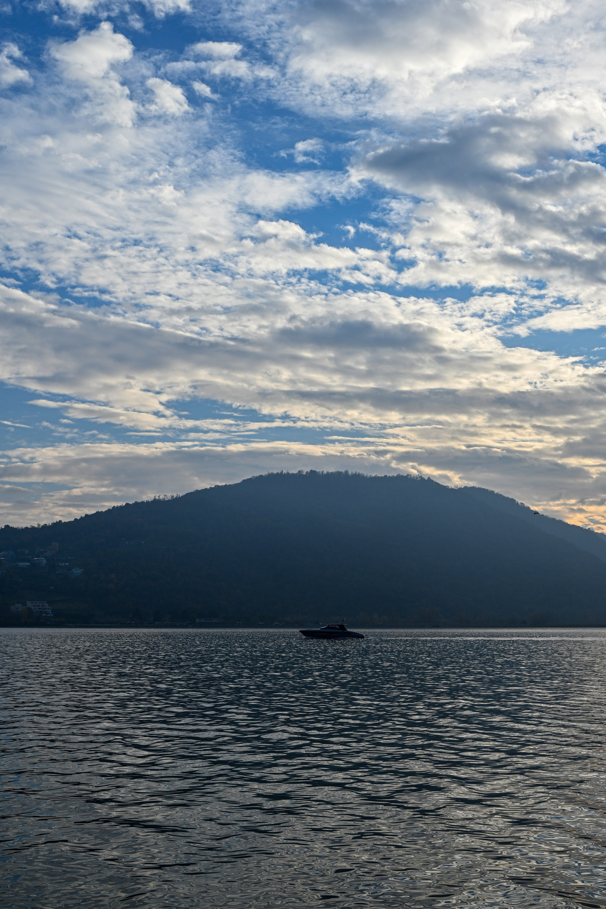 Lago d'iseo and hotel. Фотограф Минск