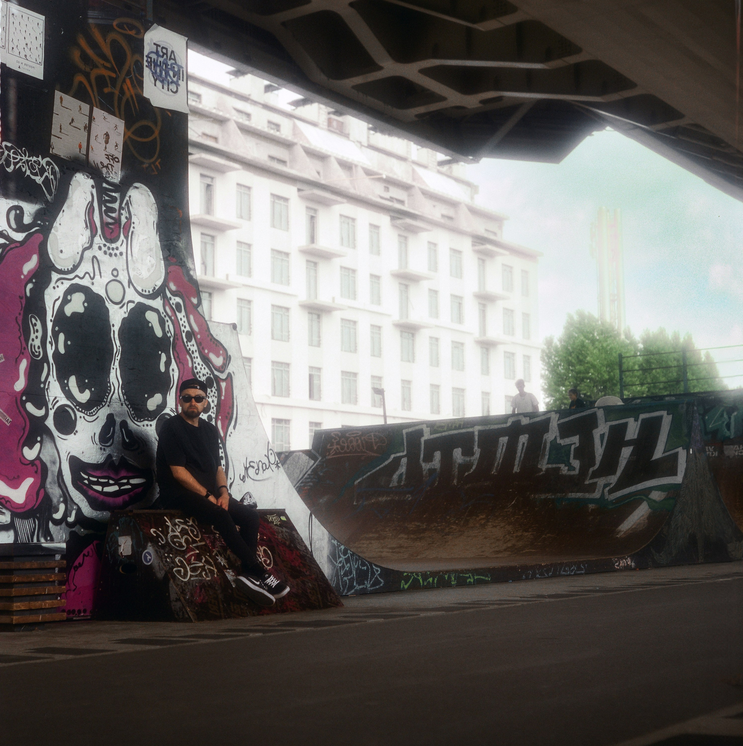 Мужской портрет на пленку в Санкт-Петербурге | Уличная фотосессия с атмосферой