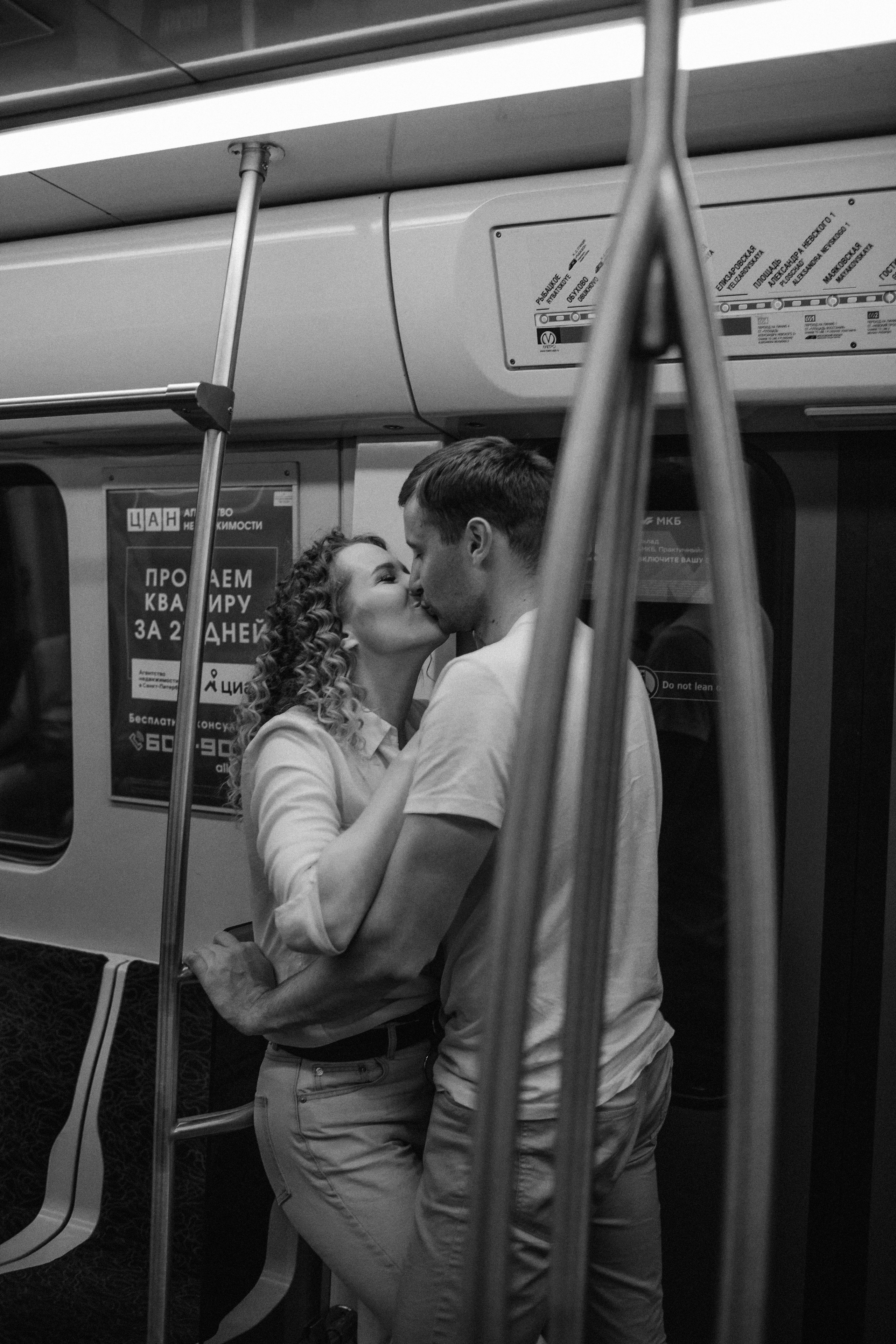 В метро. Свадебный и семейный фотограф Спб Бошман Ирина