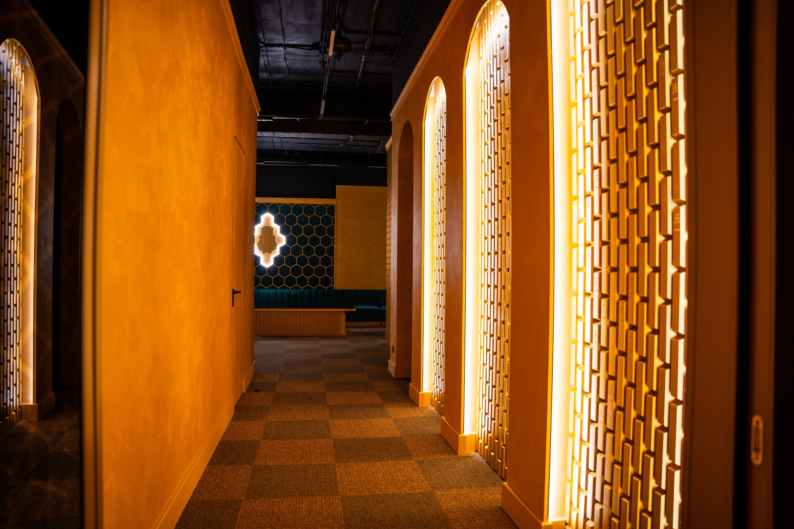 Фотосъемка интерьера стриптиз-клуба Hefner — элитный клуб Краснодара. Интерьерная фотосъемка клуба Hefner в Краснодаре — профессионально. Шедевры для Вас! Фотограф и Видеограф в Краснодаре Пахиев Руслан