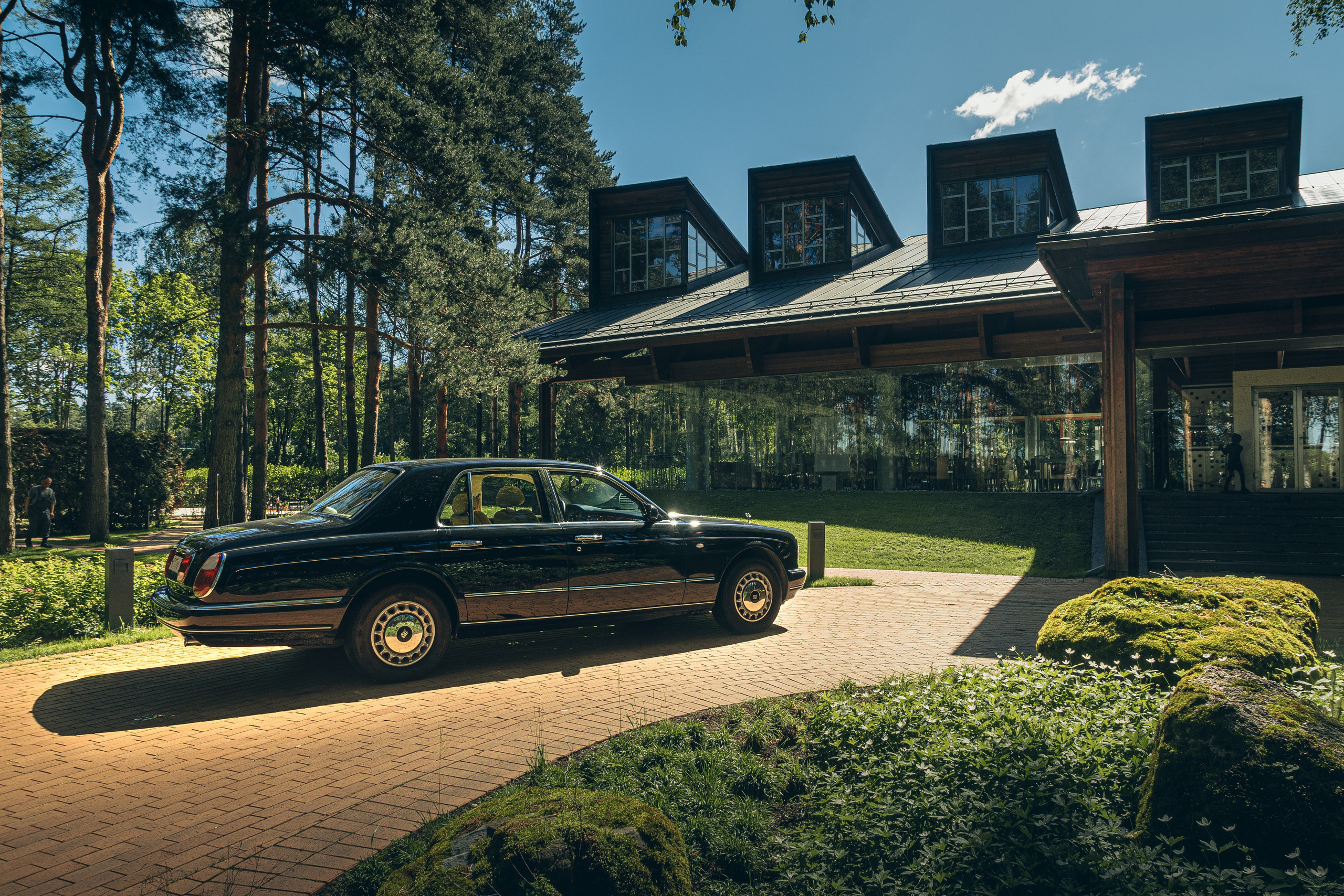 Фотосъемка Rolls-Royce в яхт-клубе в Москве. Жуков Илья  свадебный фотограф в Москве