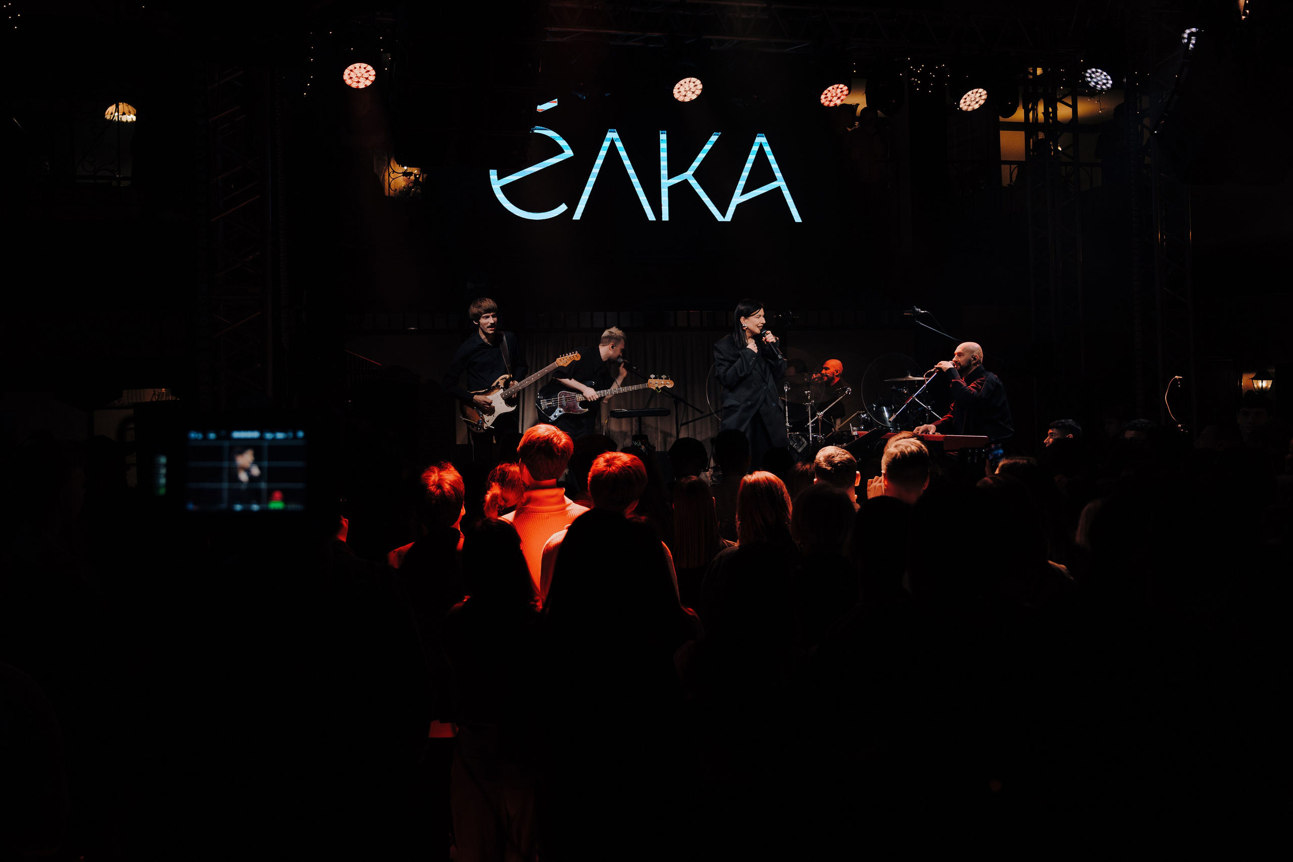 20 ЛЕТ МЕГАПОЛИС ЧЕЛЯБИНСК ХЕДЛАЙНЕР ЕЛКА. Репортажный фотограф Зуев Роман г. Челябинск