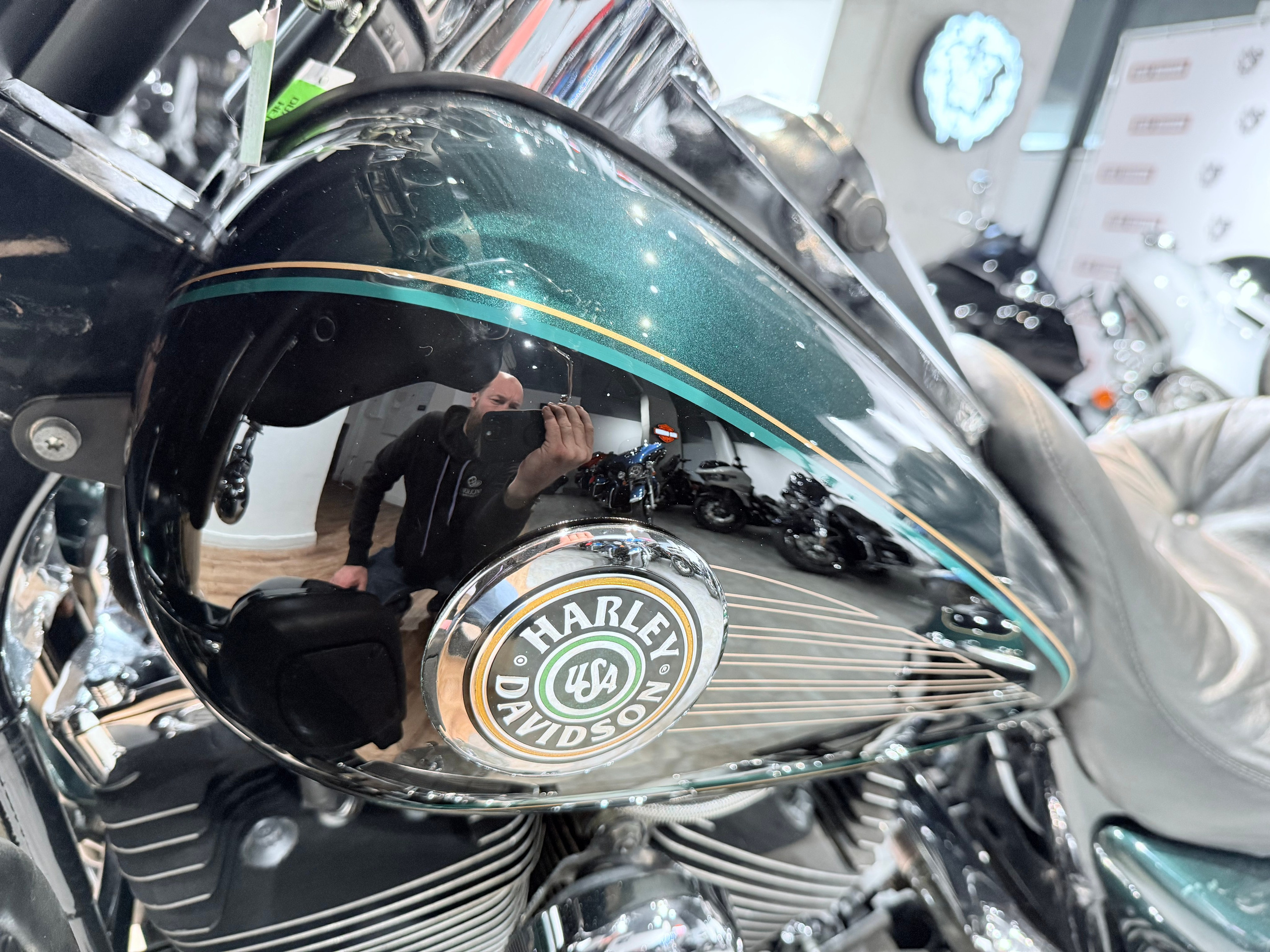 Electra Glide Emerald Green. Hello Davidson, Москва. Только хорошие мотоциклы…