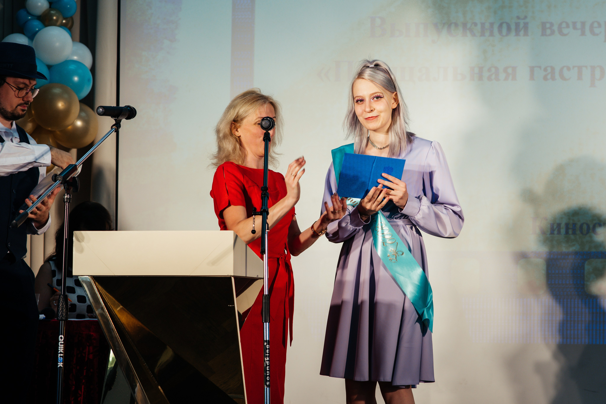 Вручение аттестатов. Выпускные альбомы в Подольске Москве и МО