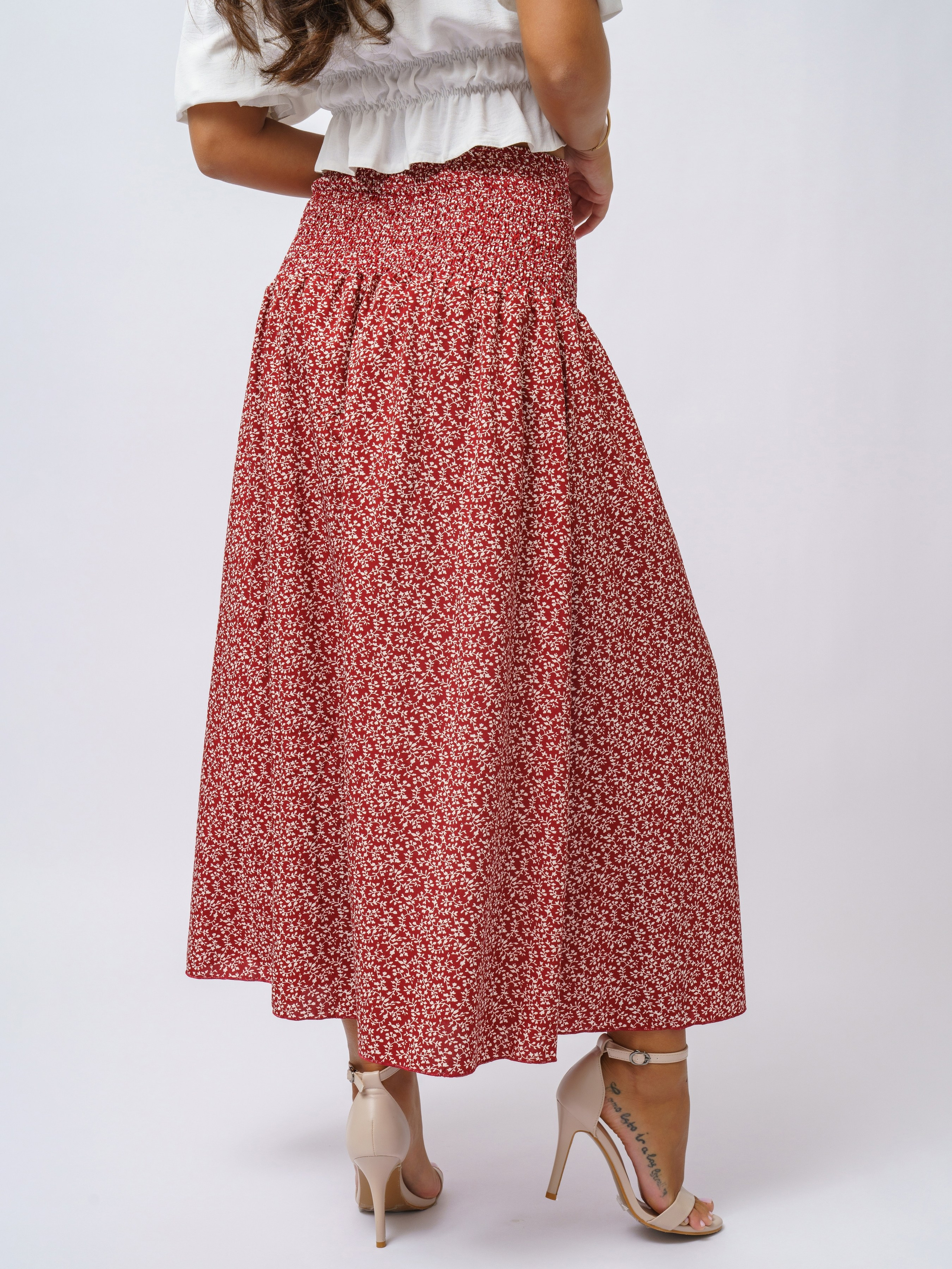 Юбки, модель Юлия. KED Production — продакшн из СПб. Создаём фото, видео и контент, который помогает брендам и селлерам продавать больше