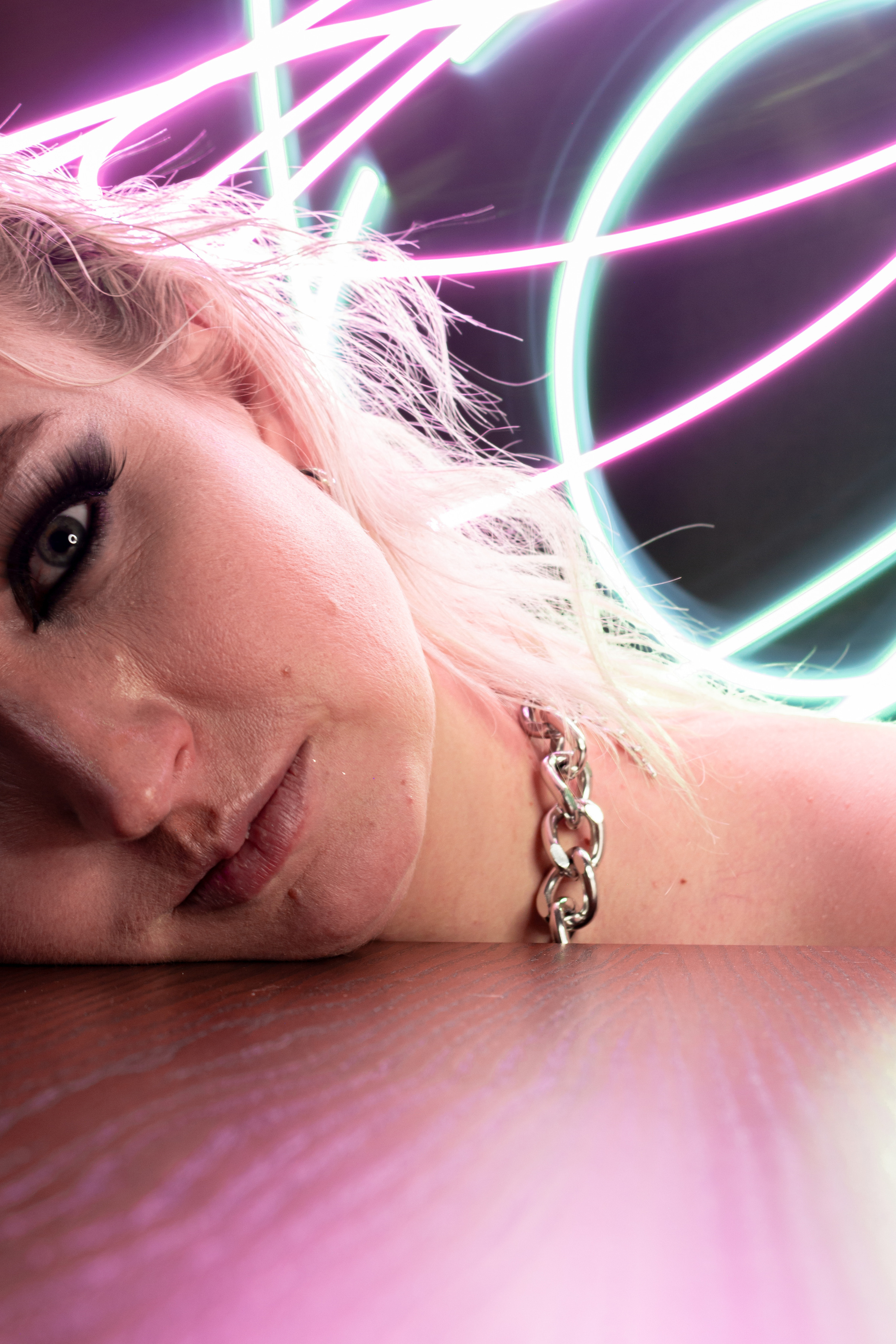 Neon. Креативный фотограф в Екатеринбурге Юлия Николотова