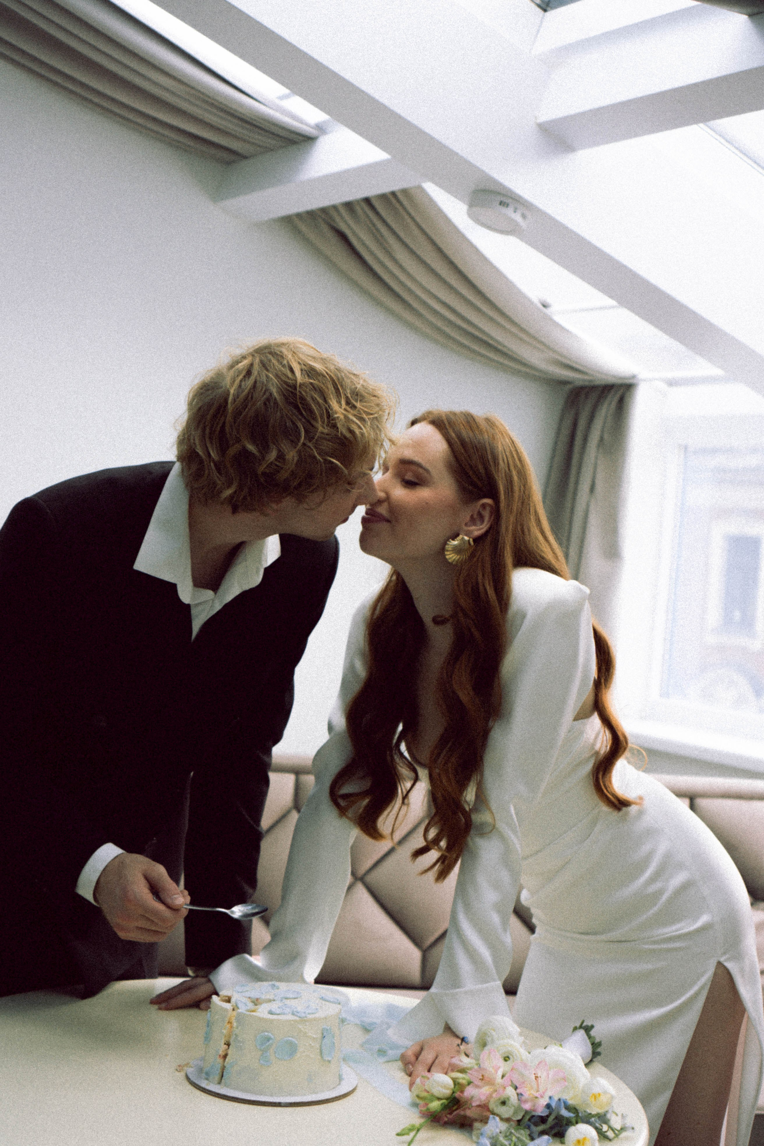 СВАДЕБНАЯ СЬЕМКА В ОТЕЛЕ. СБОРЫ ЖЕНИХА И НЕВЕСТЫ И ТАКЖЕ ТОР И ПОДГОТОВКА К ПРОГУЛКЕ. Профессиональный фотограф, Санкт-Петербург — Виктория Богомолова