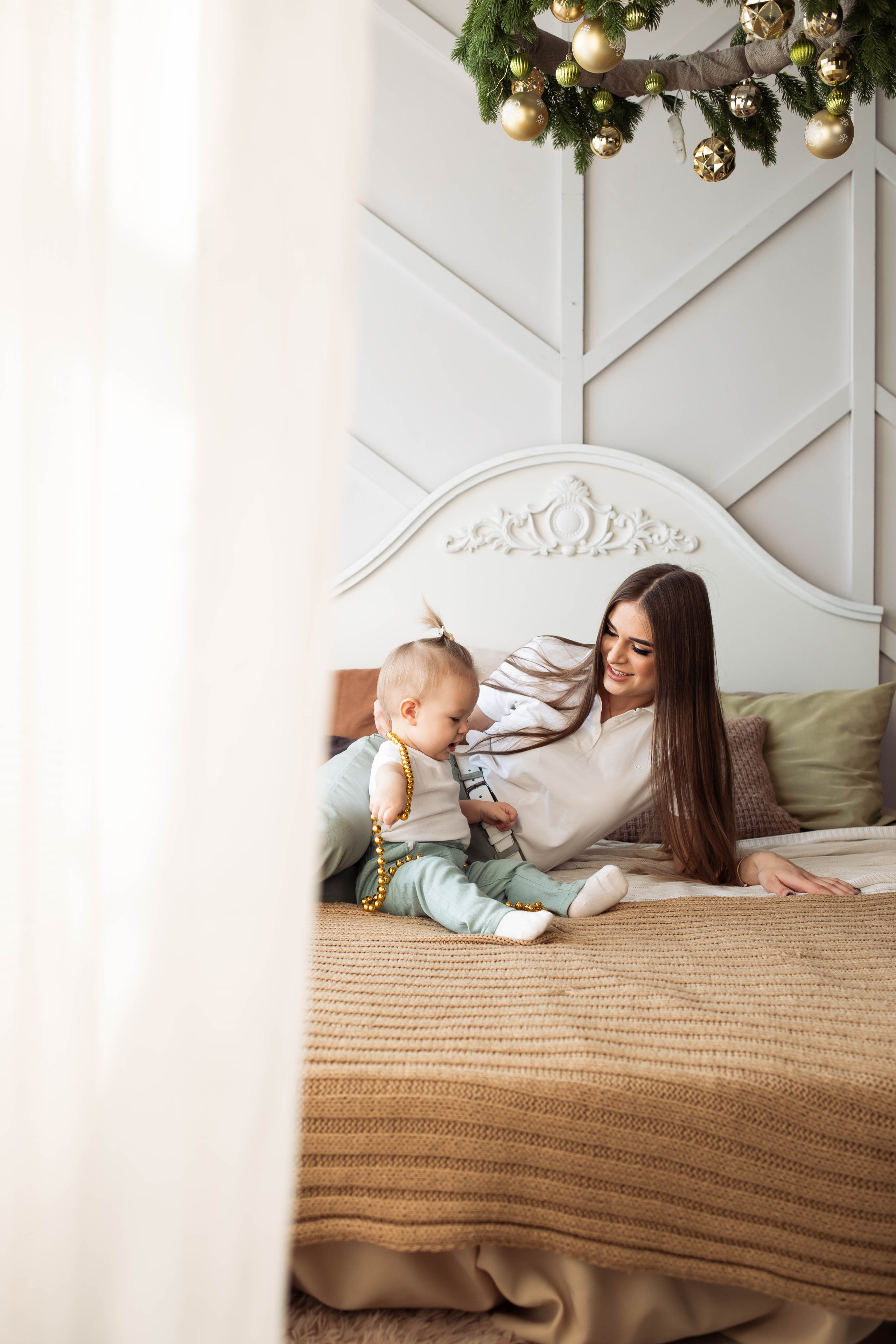 Семейная фотосессия в студии. Фотограф новорожденных в Новосибирске