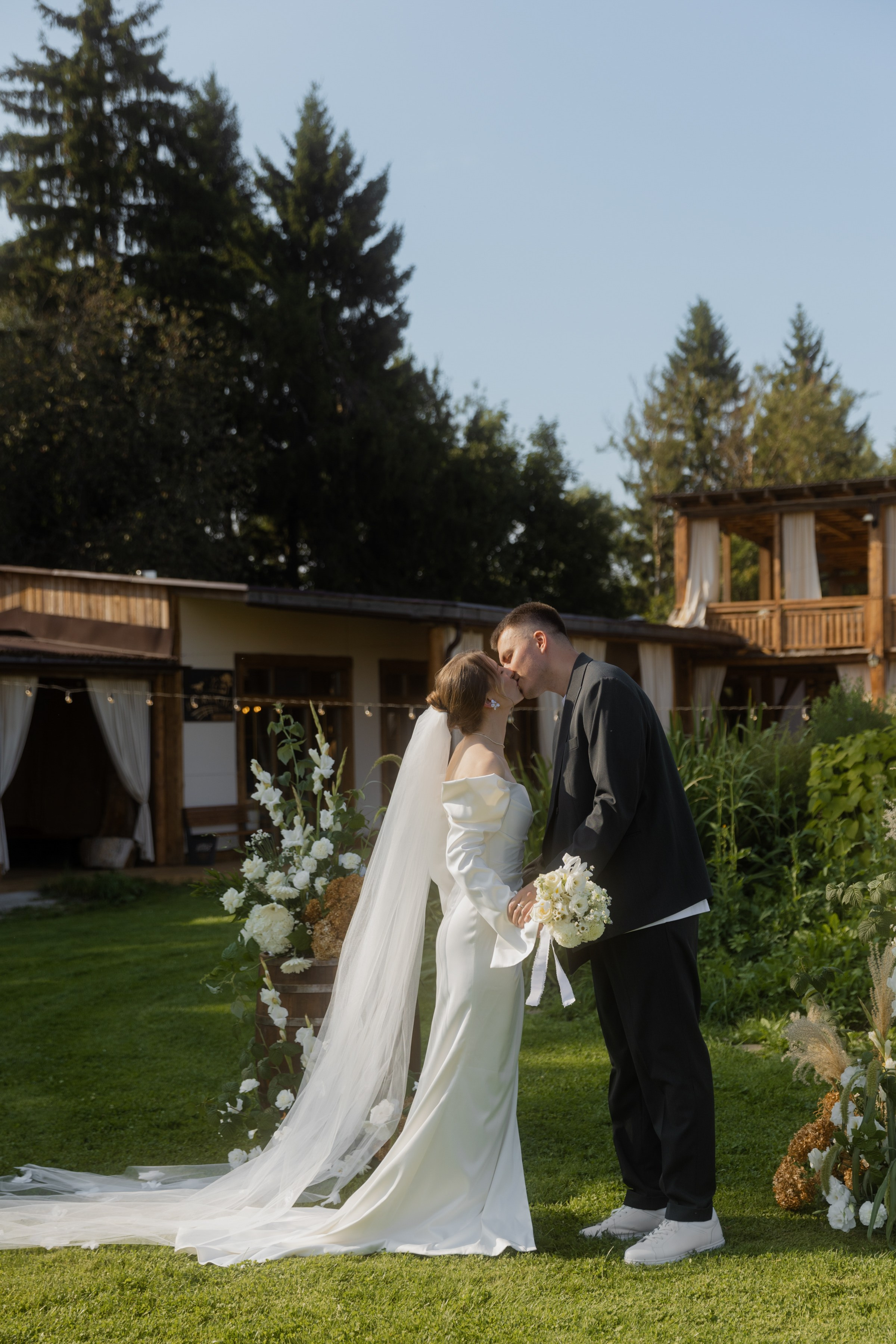 Алиса и Слава, роспись в Москве и вечеринка на природе, подальше от города. Фотограф в Москве Екатерина Черненко