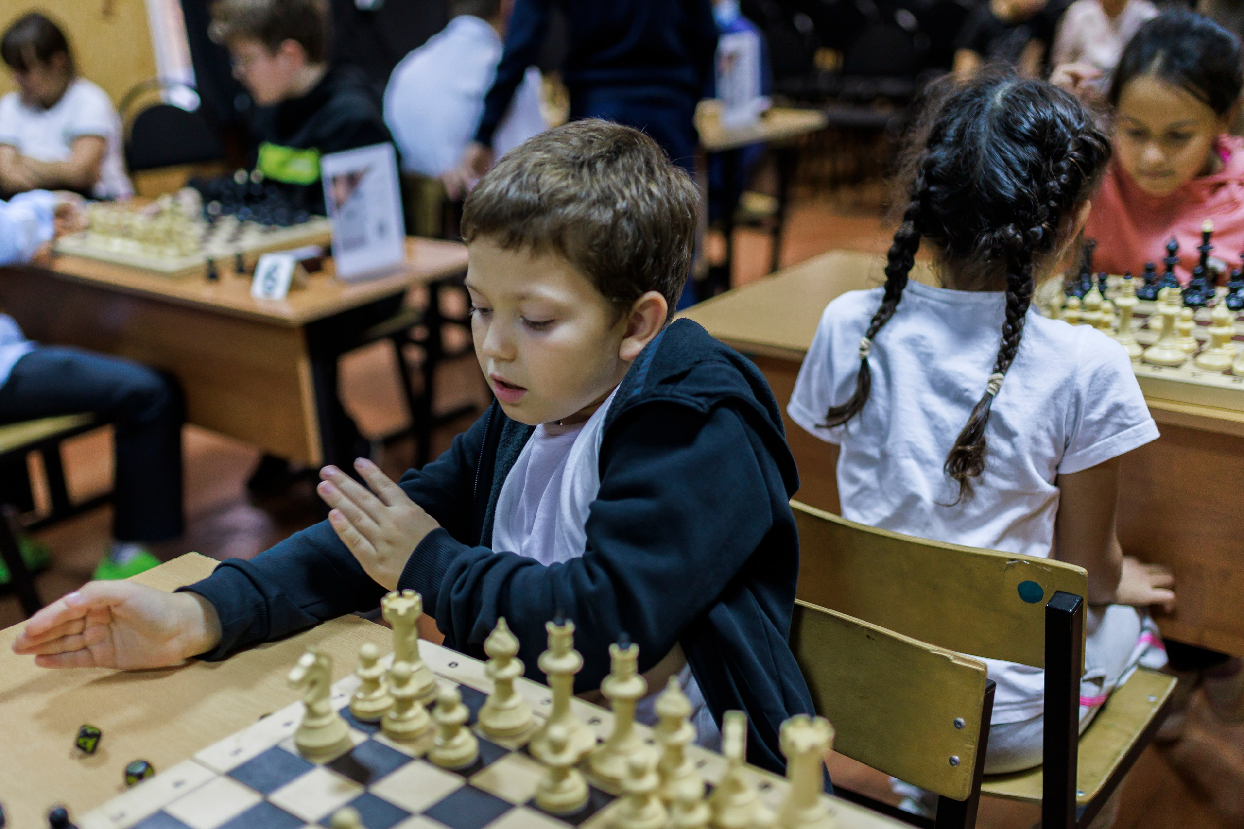 Репортажная сьёмка игры в шахматы в детском доме. Семейный и детский фотограф в Рязани Васюгова Мария