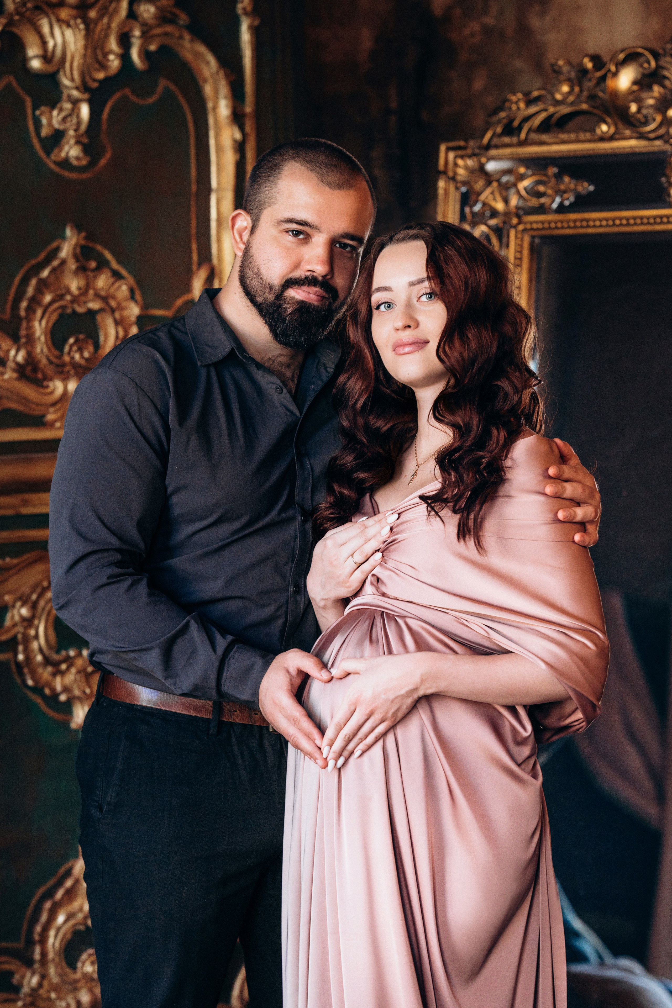 Мария и Никита — фотосессия беременности в интерьерном зале. Фотограф беременных в СПб — Елена Александрова