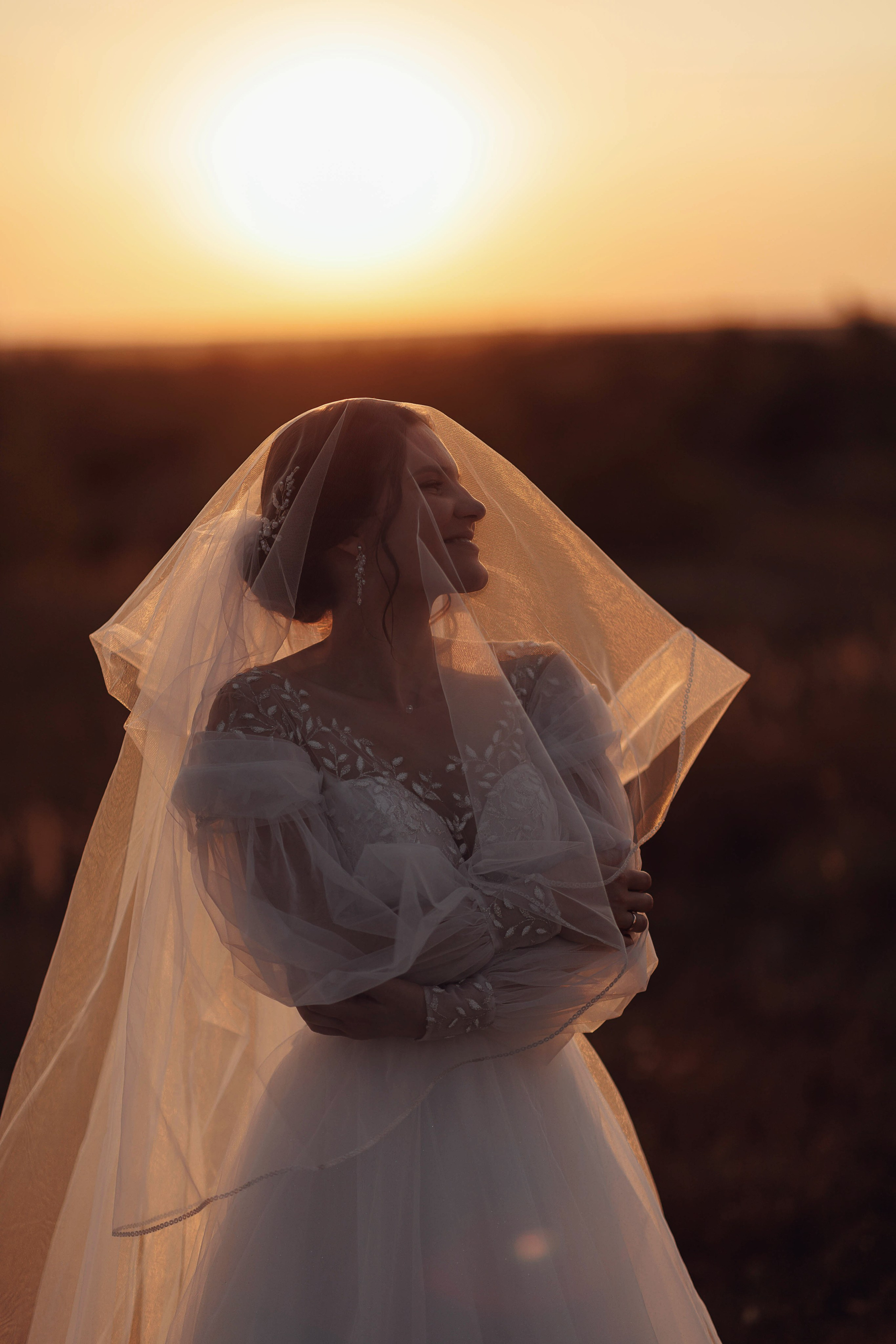 Невеста под фатой возле ресторана Обломов в Воронеже