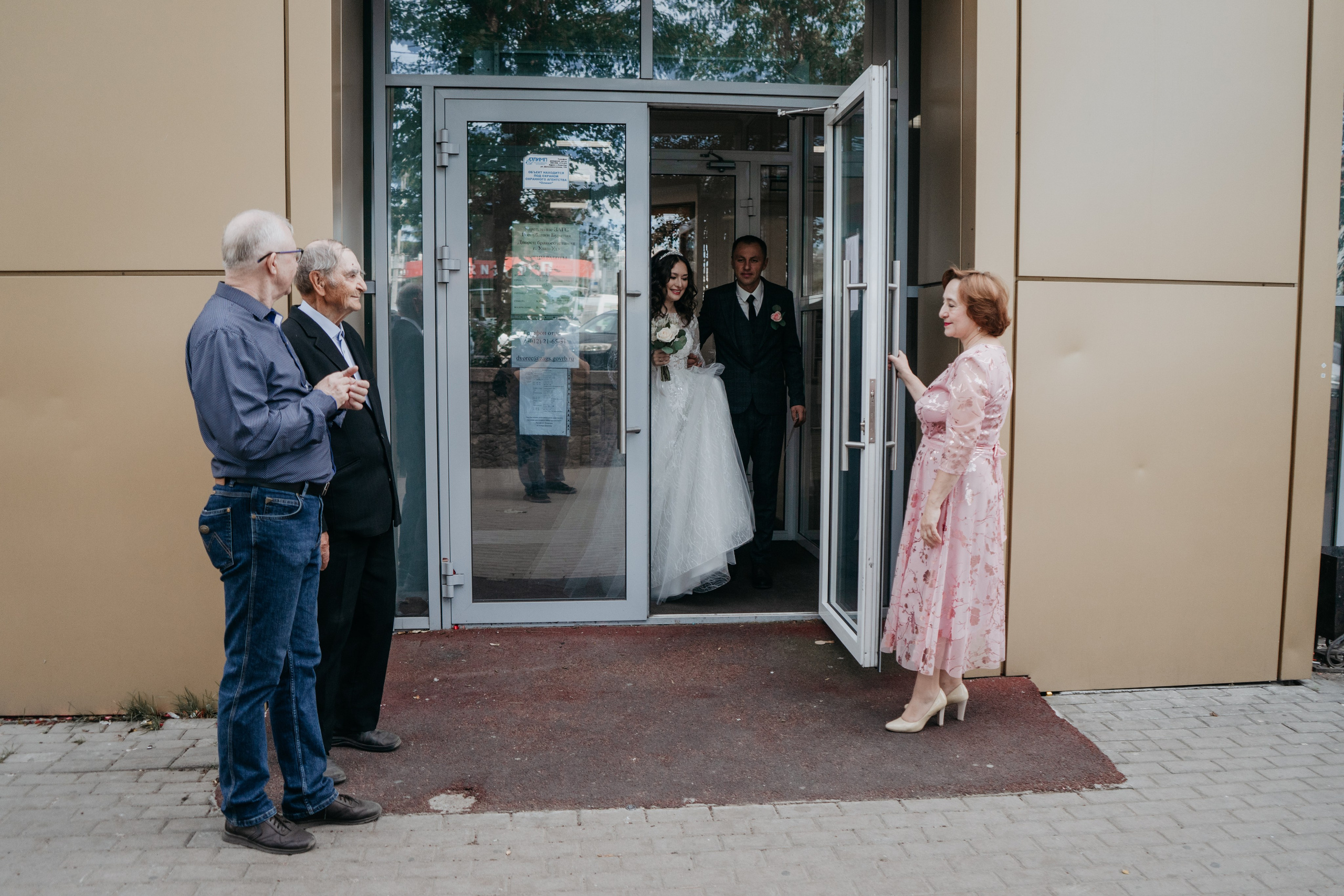 Свадебный фотографии с прогулки в окрестностях Улан-Удэ. Фотограф в Улан-Удэ. Свадебный фотограф в Улан-Удэ