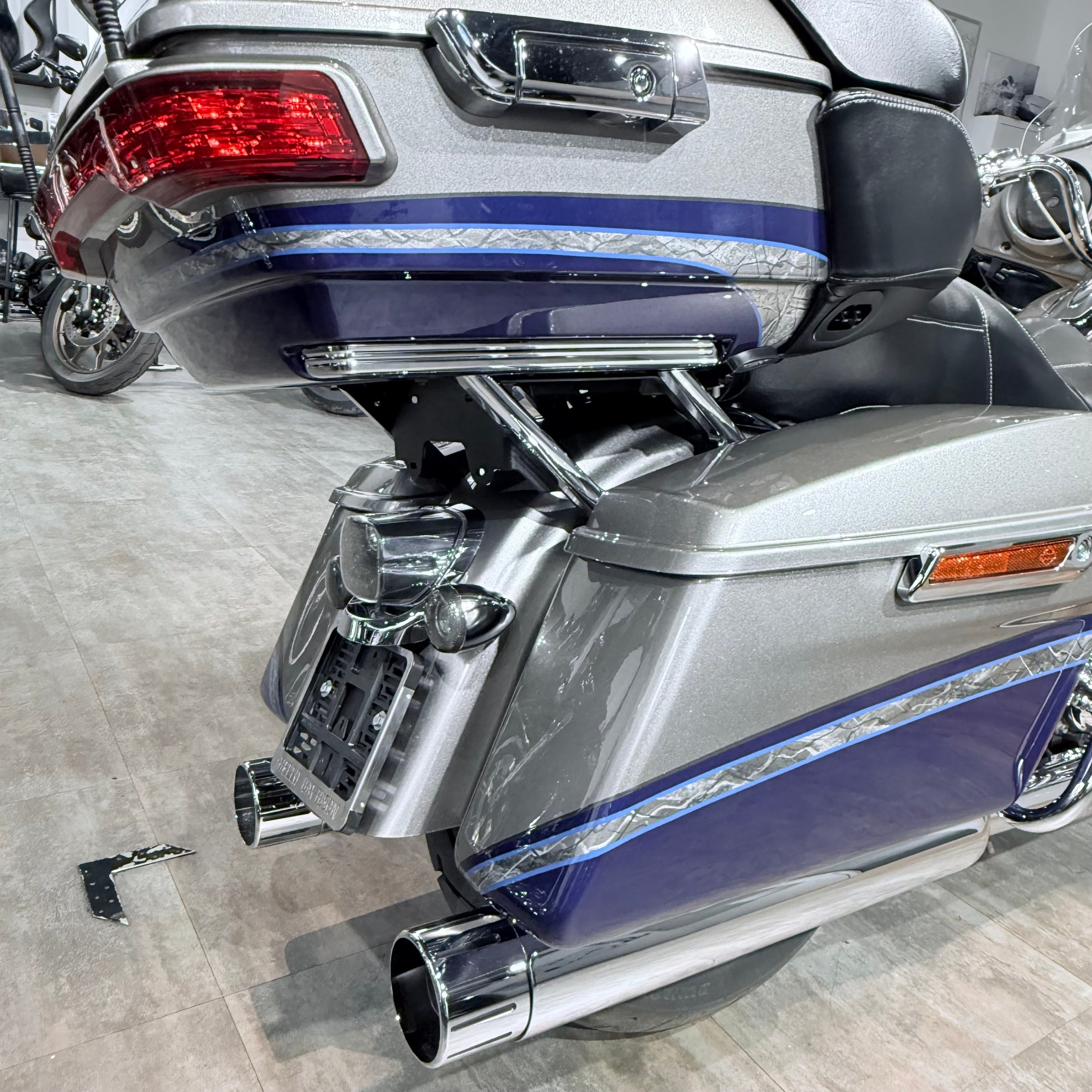 Мотоциклы Harley-Davidson 2016 CVO Limited 110 АВS Раlladium (Touring) — купить мотоцикл. Hello Davidson, Москва. Только хорошие мотоциклы…