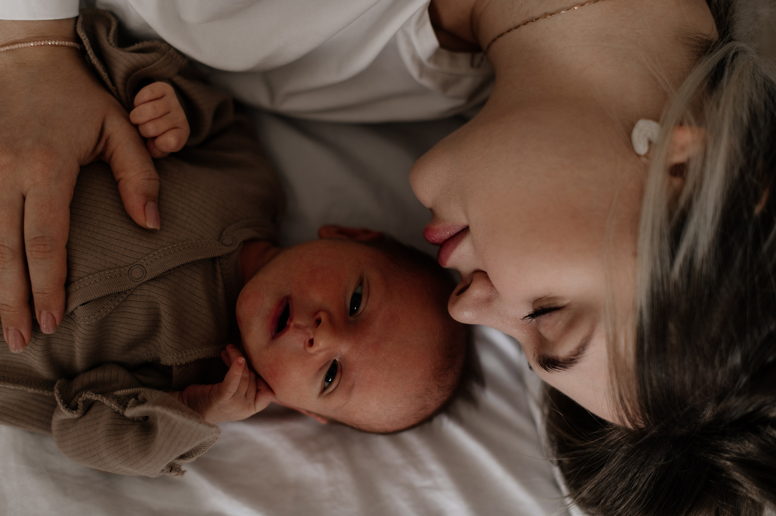 Злата Юнус и Алан дома. Семьи