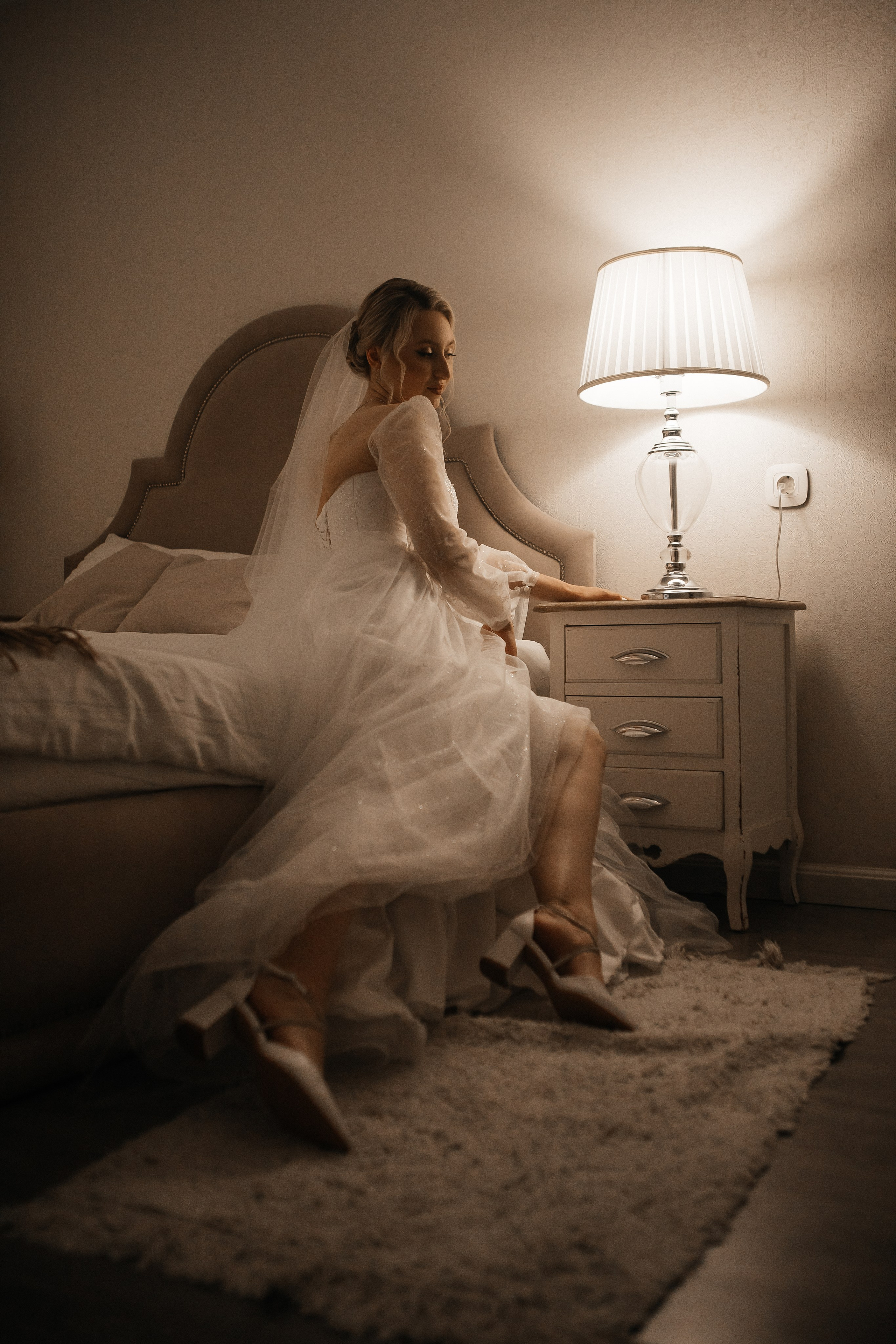 Евгения и Николай утренние сборы. Свадебный фотограф Виктория Чуйко Магнитогорск. Визуал для бизнеса