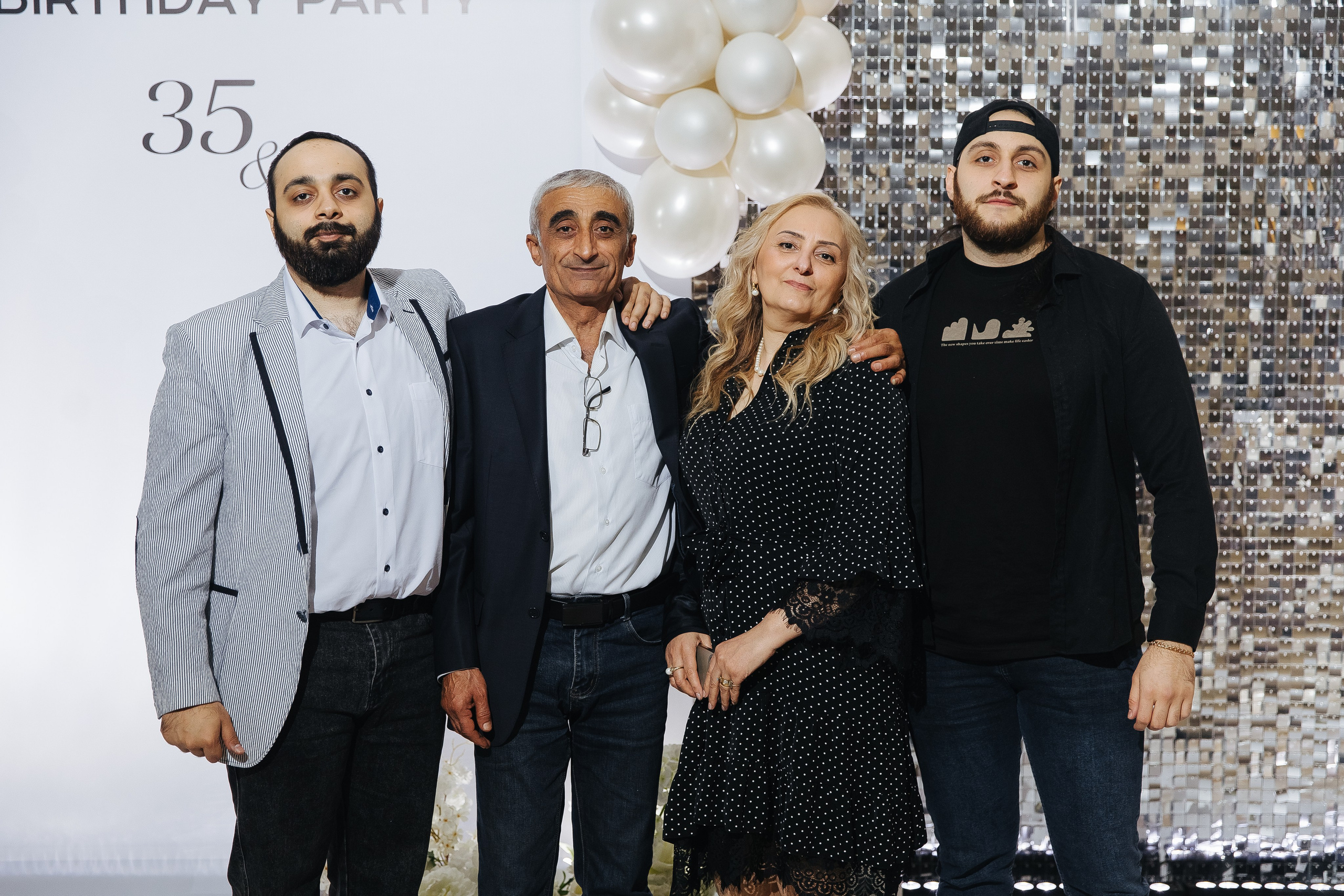 Ани и Назели. 35&5 День рождения, «Янтарь». Фотограф в Красноярске Надежда Воскресенская