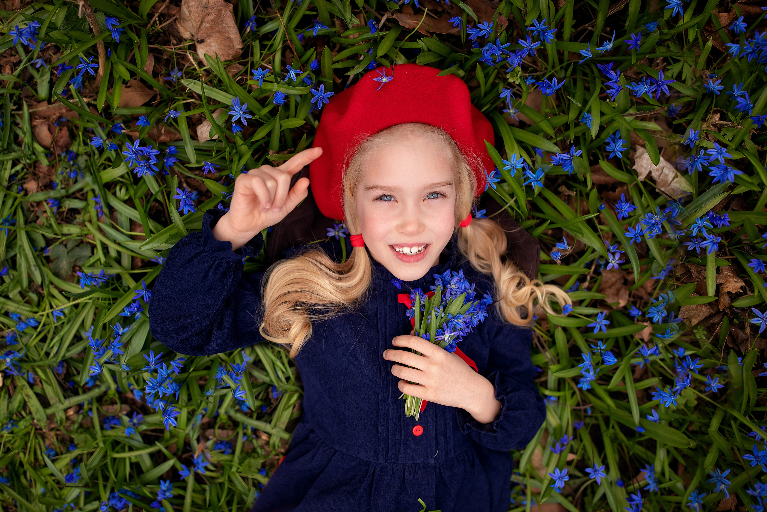 Дианочка с подснежниками. Фотограф на крещение и венчание