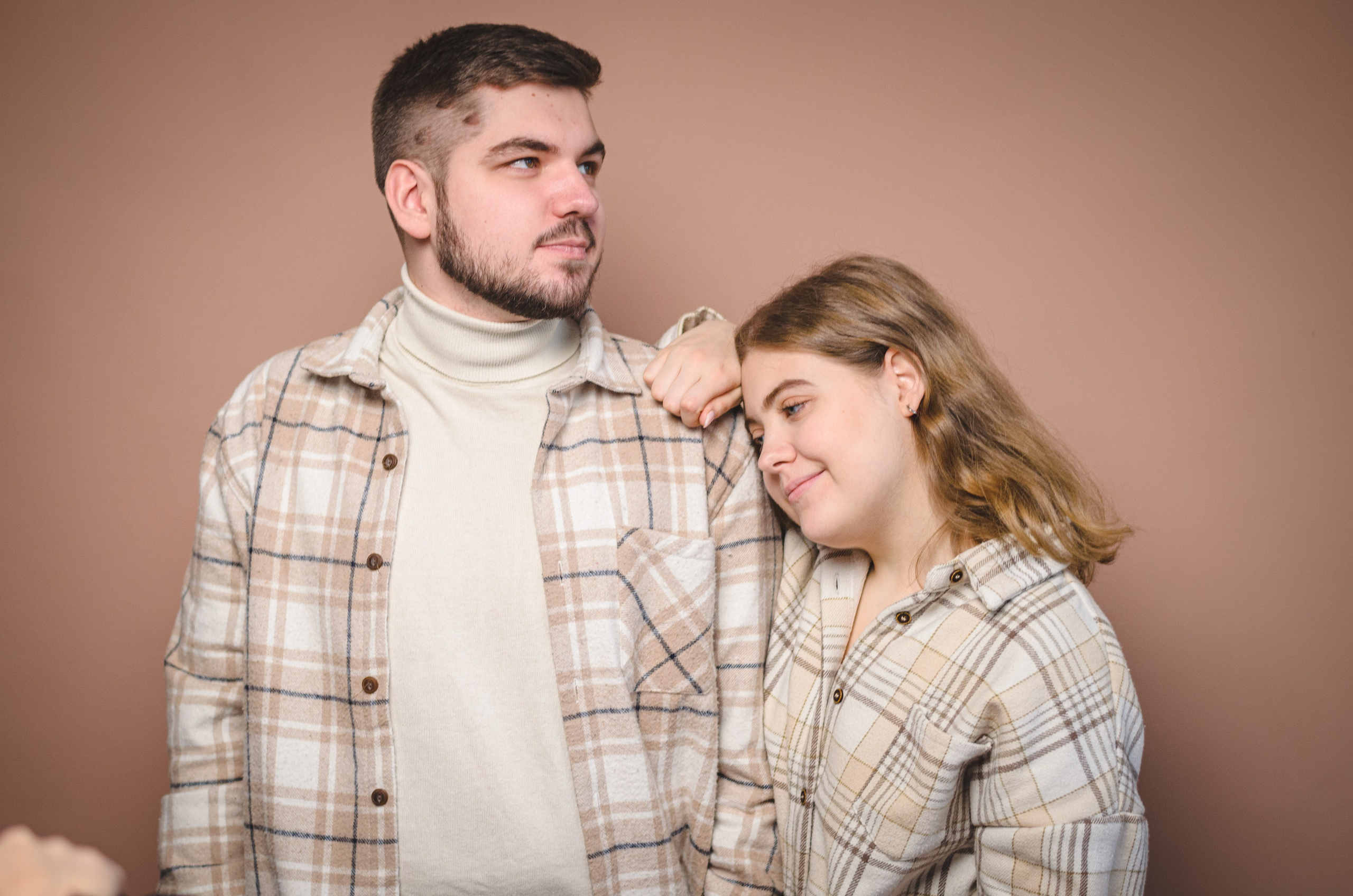 Чувственная парная фотосессия в студии. Портретный и репортажный фотограф в Санкт-Петербурге