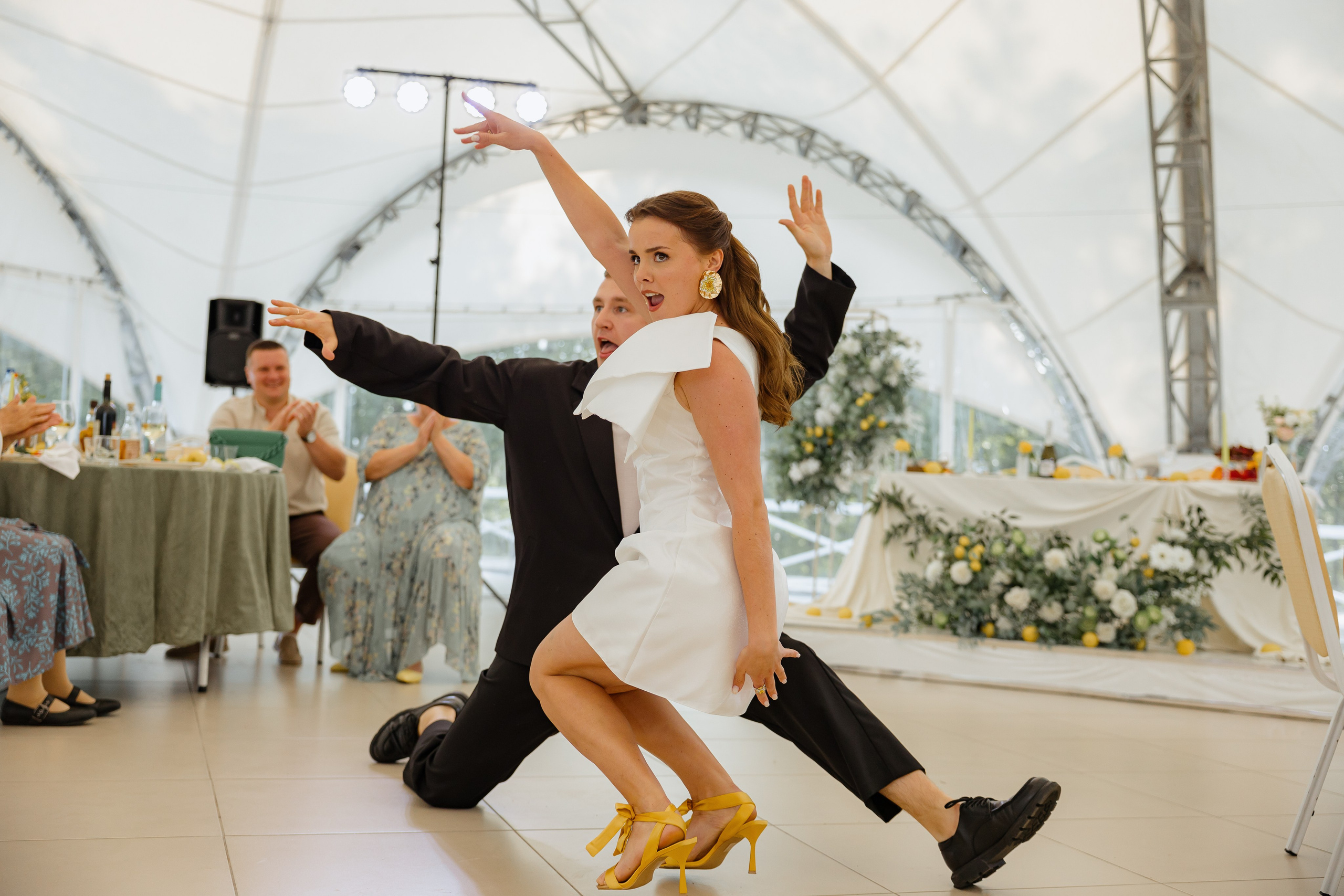 Июньская свадьба на берегу реки. Фотограф Сергей Ртищев в Москве и РФ