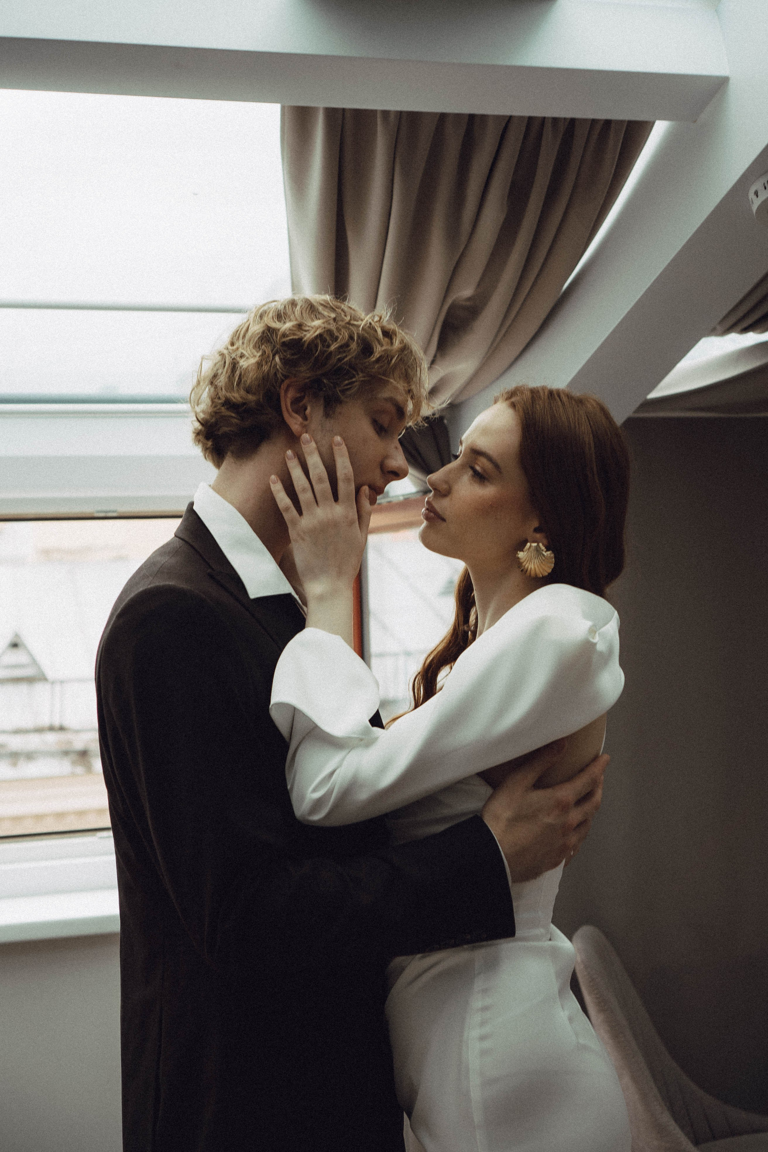 СВАДЕБНАЯ СЬЕМКА В ОТЕЛЕ. СБОРЫ ЖЕНИХА И НЕВЕСТЫ И ТАКЖЕ ТОР И ПОДГОТОВКА К ПРОГУЛКЕ. Профессиональный фотограф, Санкт-Петербург — Виктория Богомолова