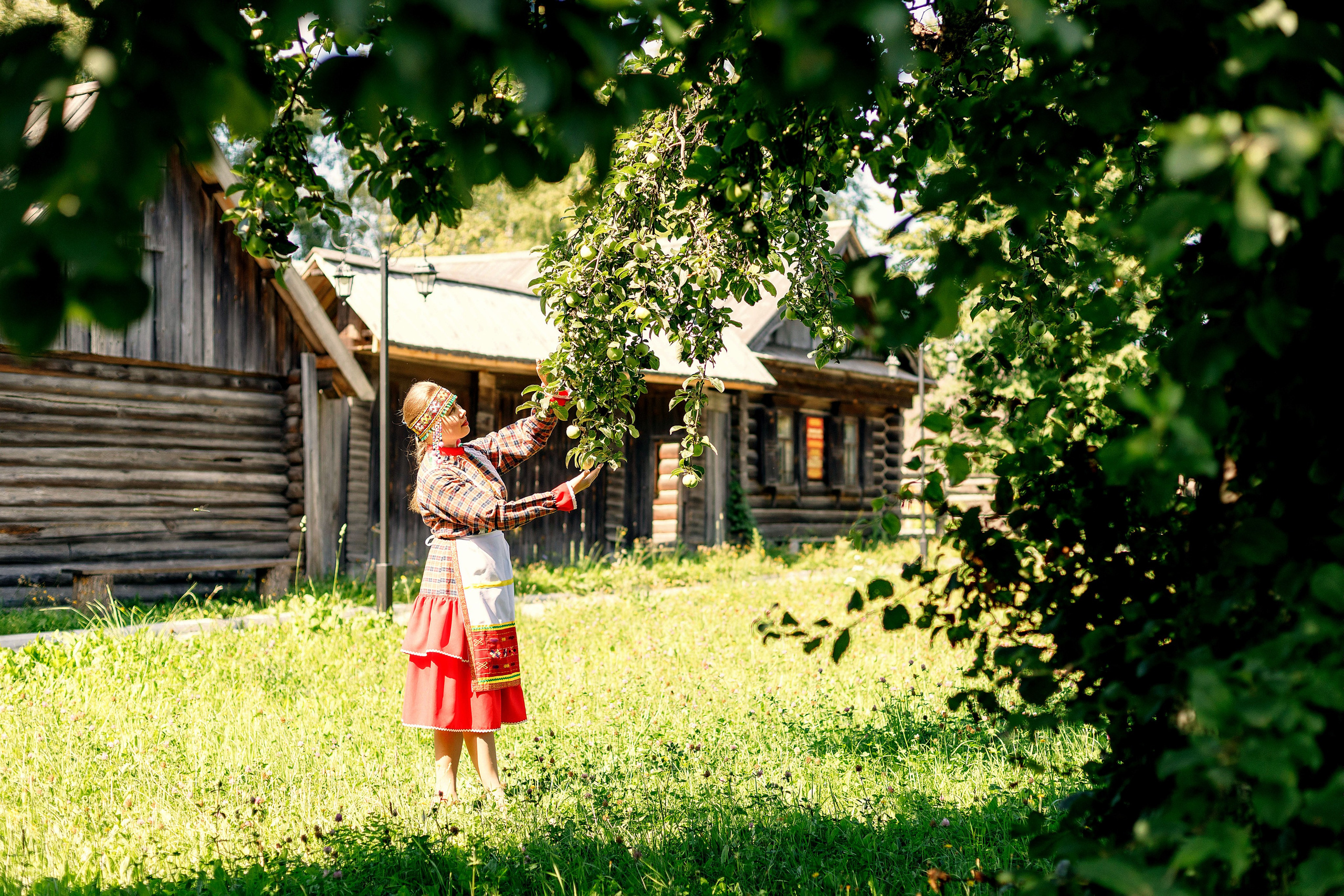 Фотосессия с Екатериной Анисимовой в Ибресинском этнографическом музее. Портретный и репортажный фотограф в Чебоксарах Андриян Чаркин