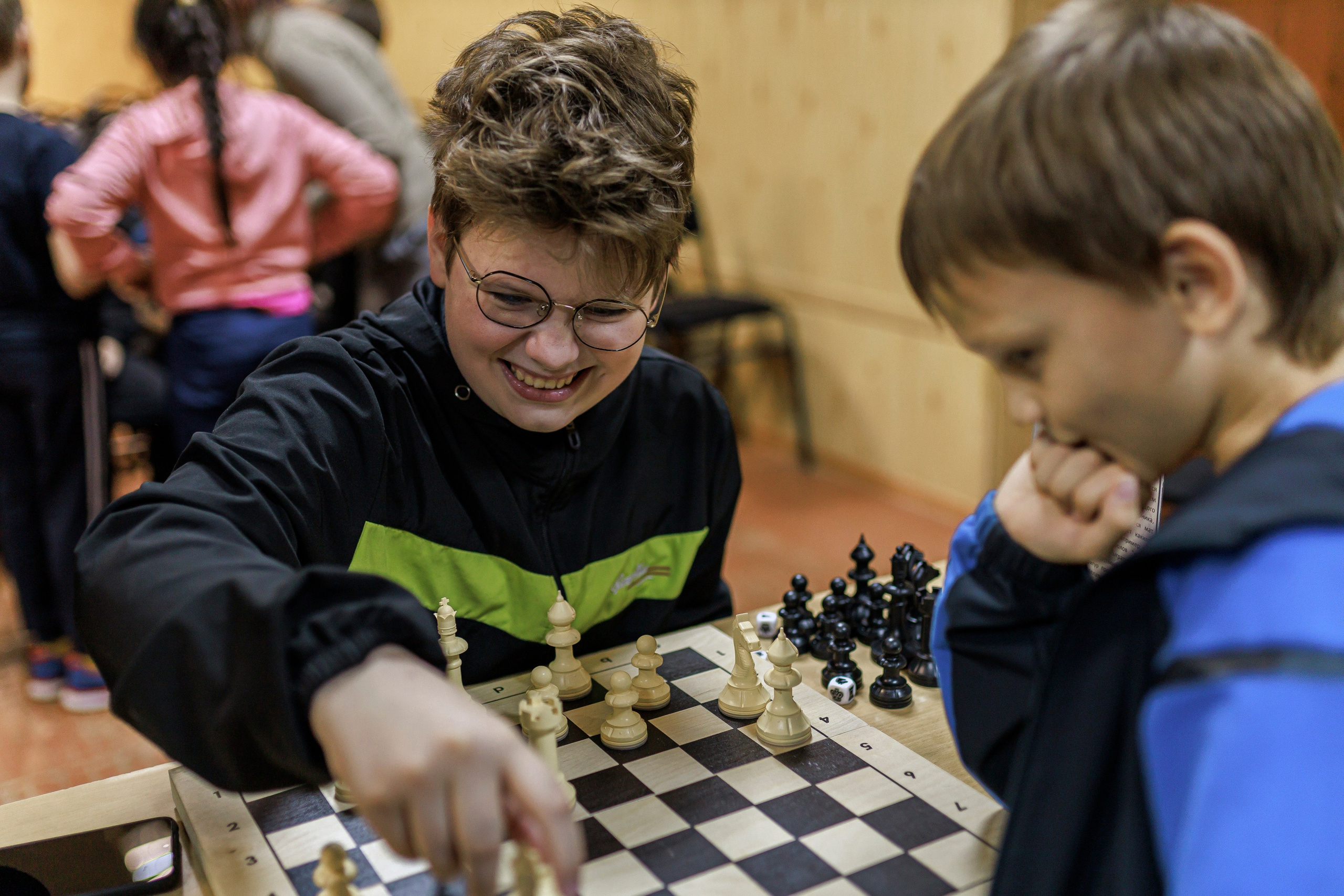 Репортажная сьёмка игры в шахматы в детском доме. Семейный и детский фотограф в Рязани Васюгова Мария