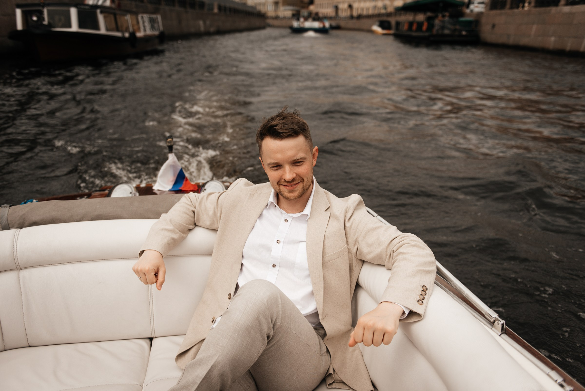 свадебная прогулка на катере по Неве