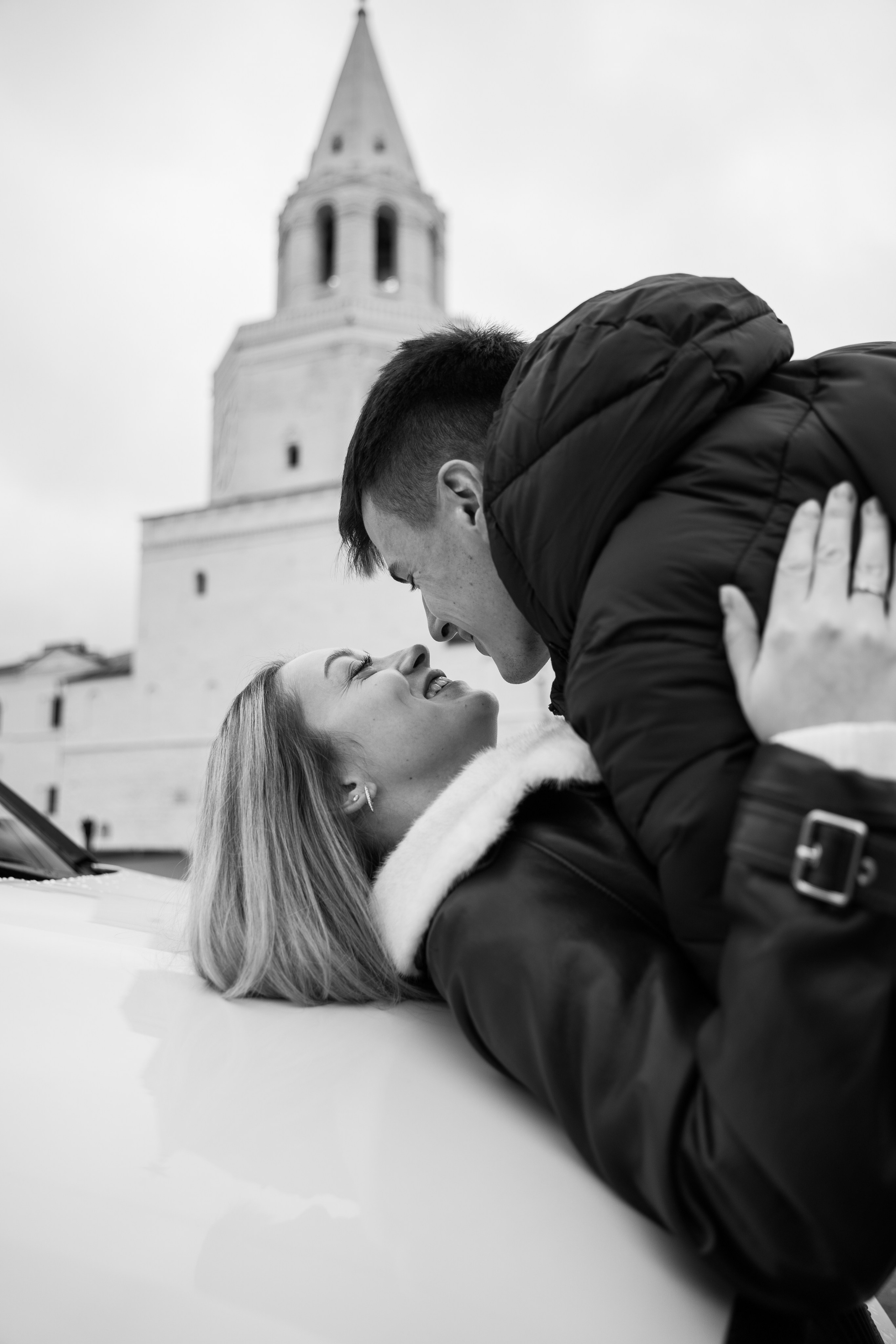 фотосессия пары у Спасской башни Казань