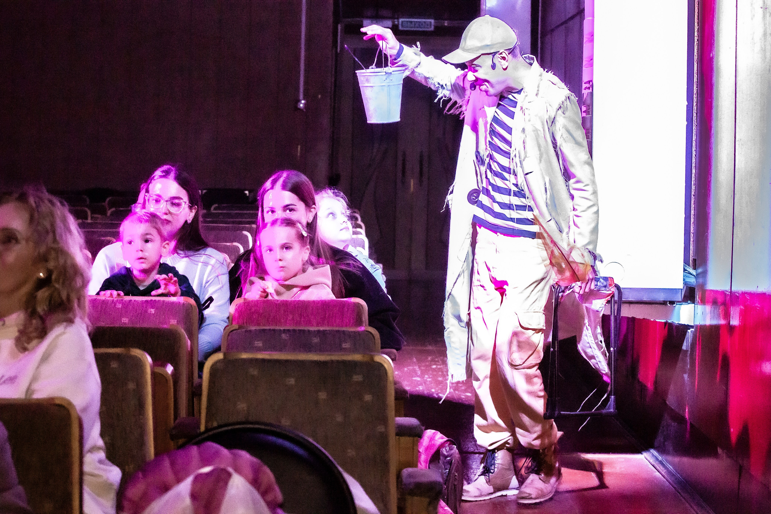 Спектакль театра Саквояж Лягушка путешествиница. Фотограф в Сочи Юрий Шептаев