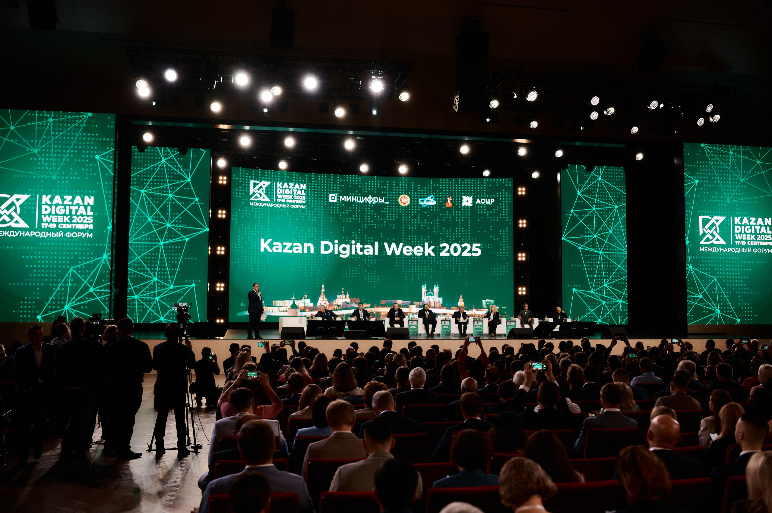 Kazan Digital Week 2025. Коммерческий фотограф в Казани Ксения Добролюбова