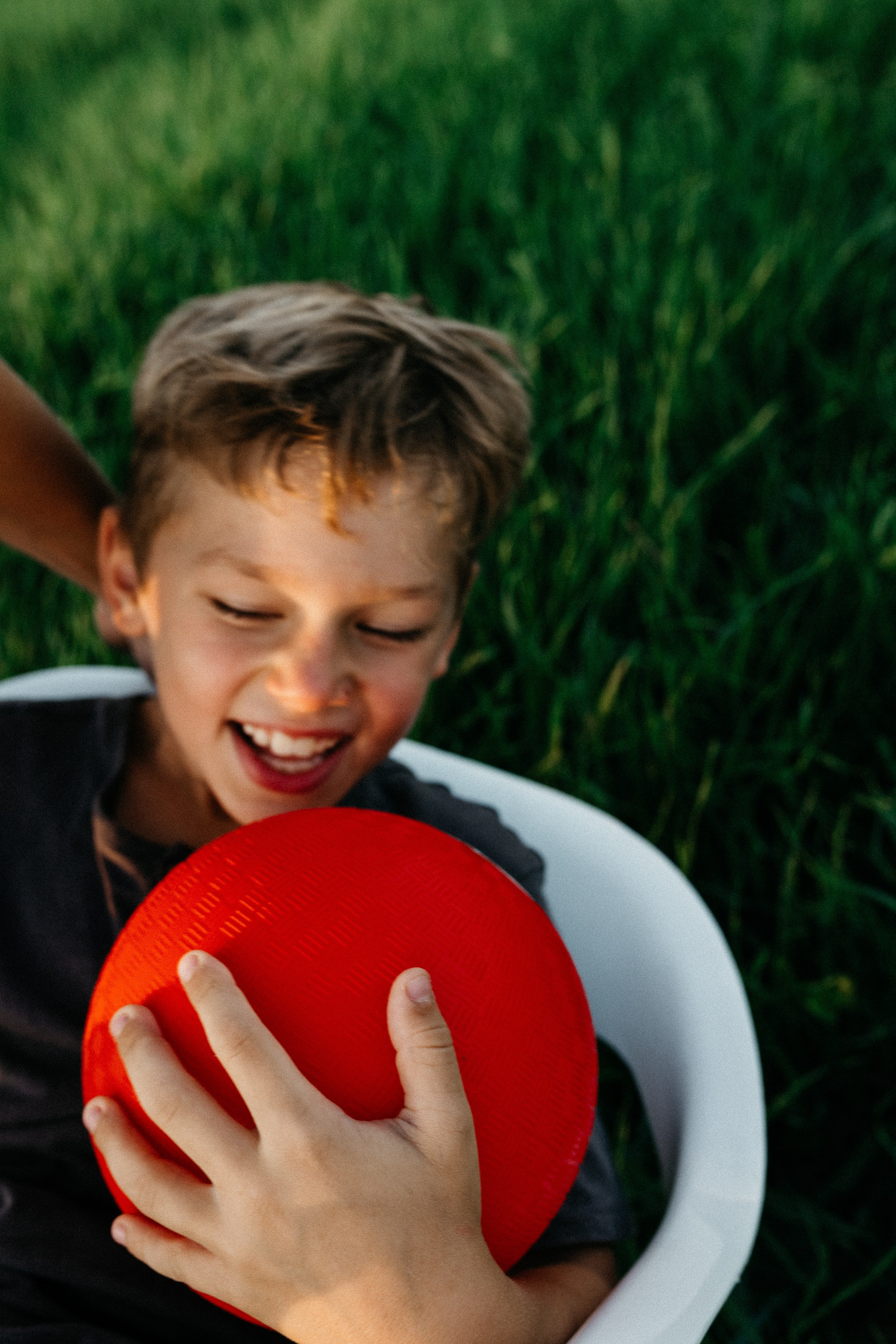 Фотосессия с красными мячами. Семейный фотограф Маша Тимофеева | Москва