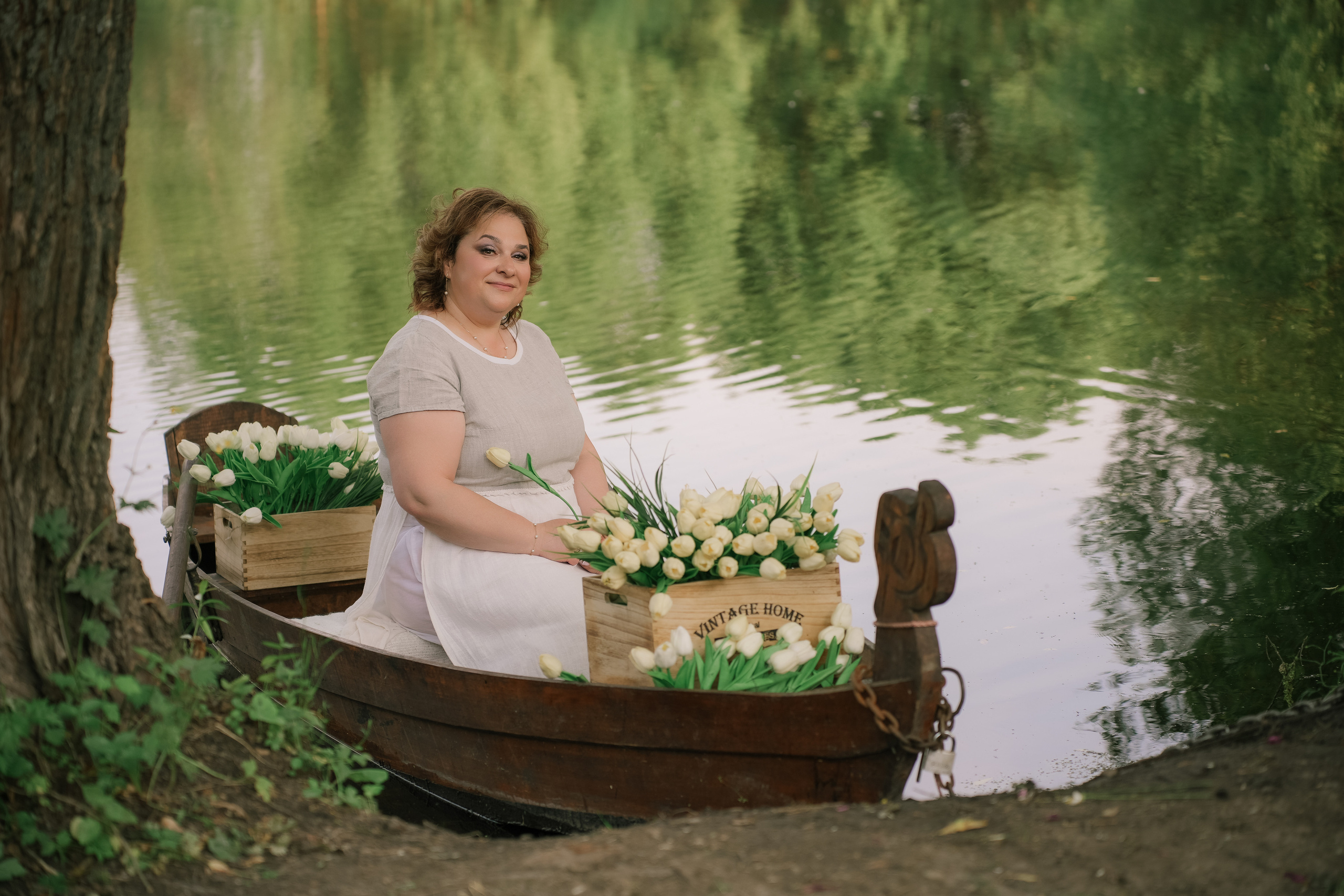 фотосессия в лодочке - Лодка на фоне прекрасного озера