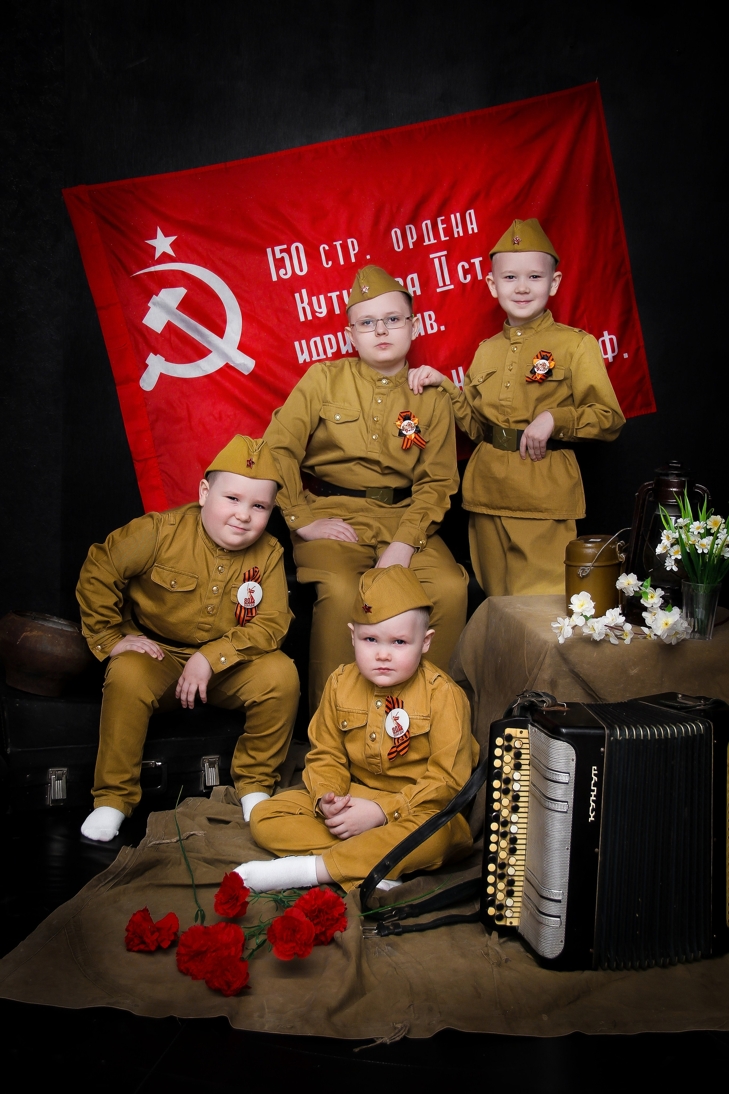 Семейные фотосессии студийные; новогодние, тематические, домашние и тд. Выпускные альбомы для школ и Детских садов в Барнауле /Выпускные/Свадебные/Детские/Семейные и др. виды съёмок /Фотограф Вера Валейко