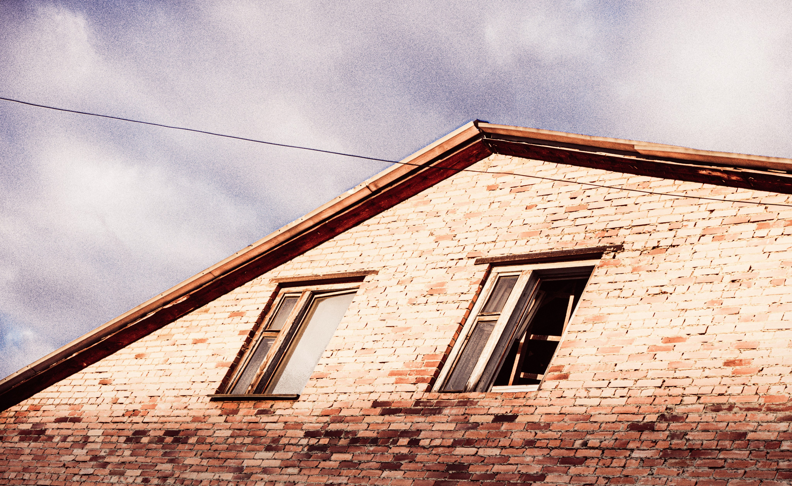 Tender Colors of a Heavy City. Whoii art