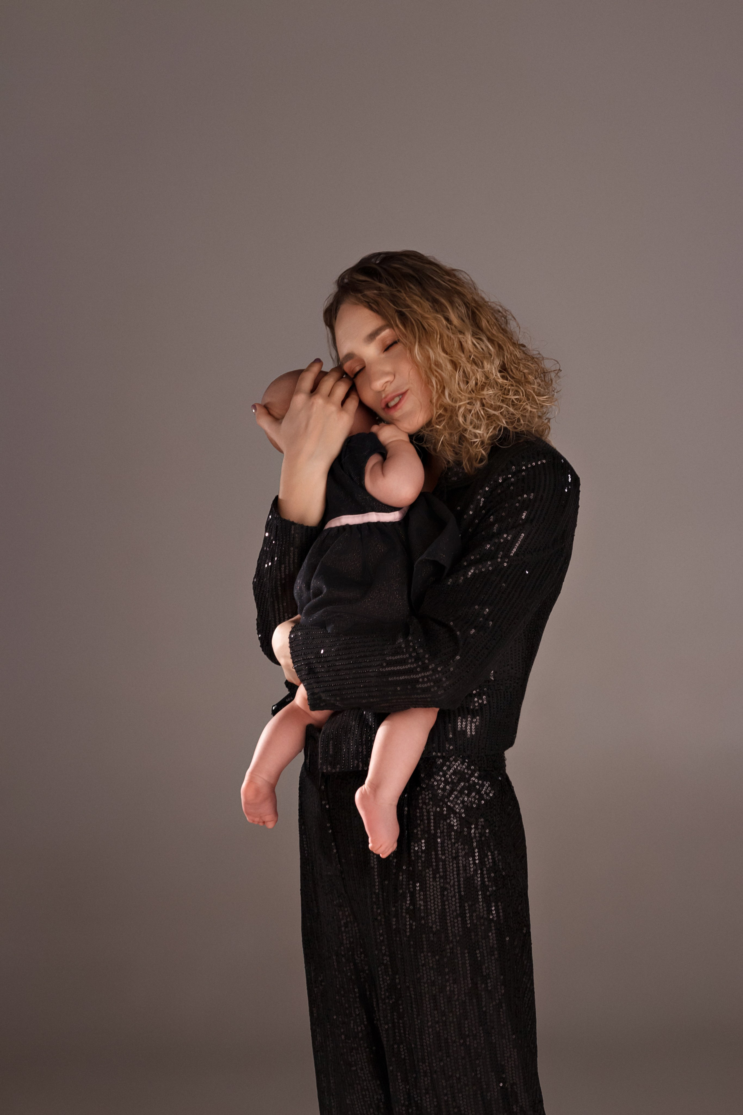 Материнство Лиза и Кира. Фотограф беременности и ньюборн в Ростове-на-Дону