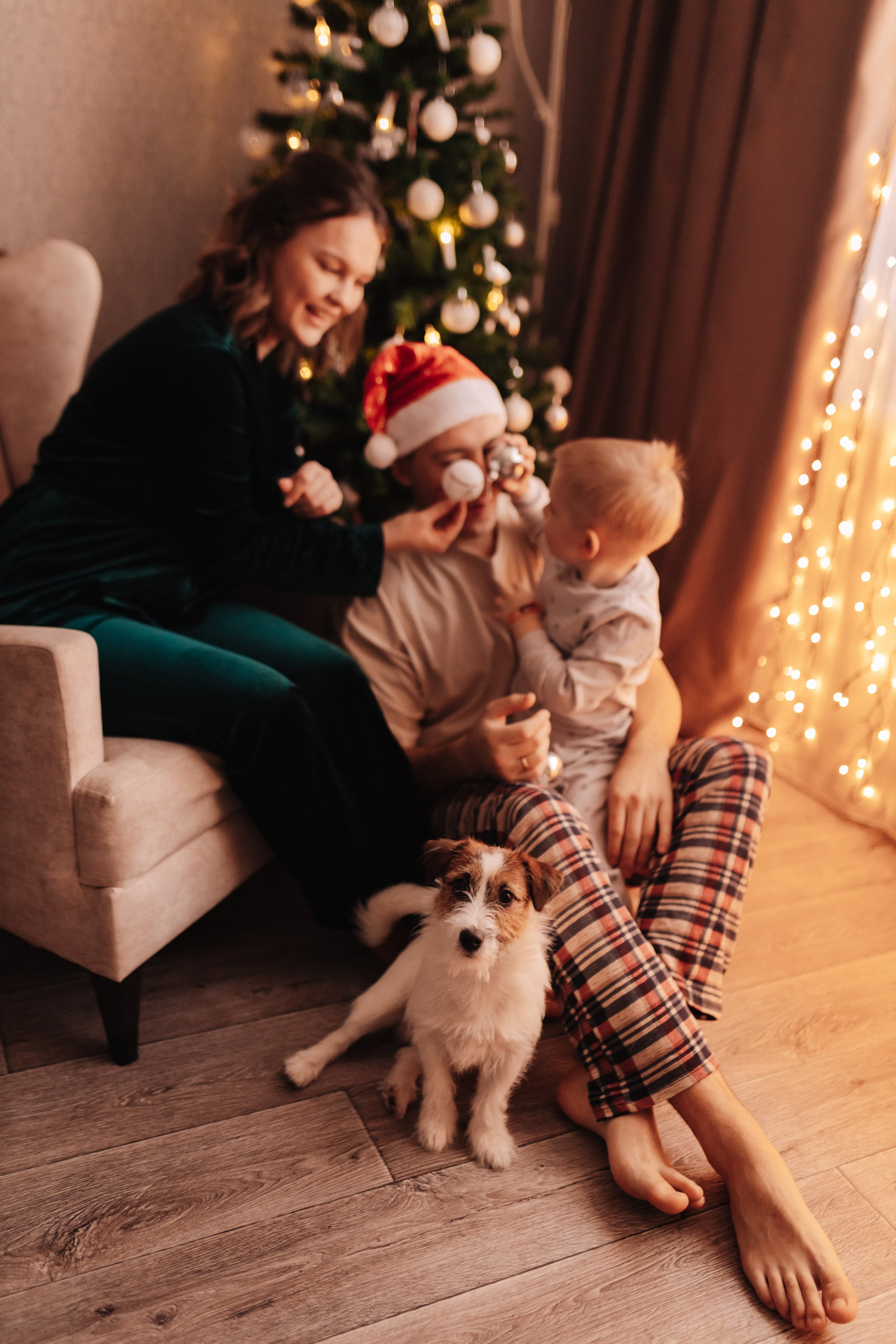 Новогоднее настроение Миши с родителями и Оскаром. Семейный фотограф Альбина Крутелева, Екатеринбург, Ревда