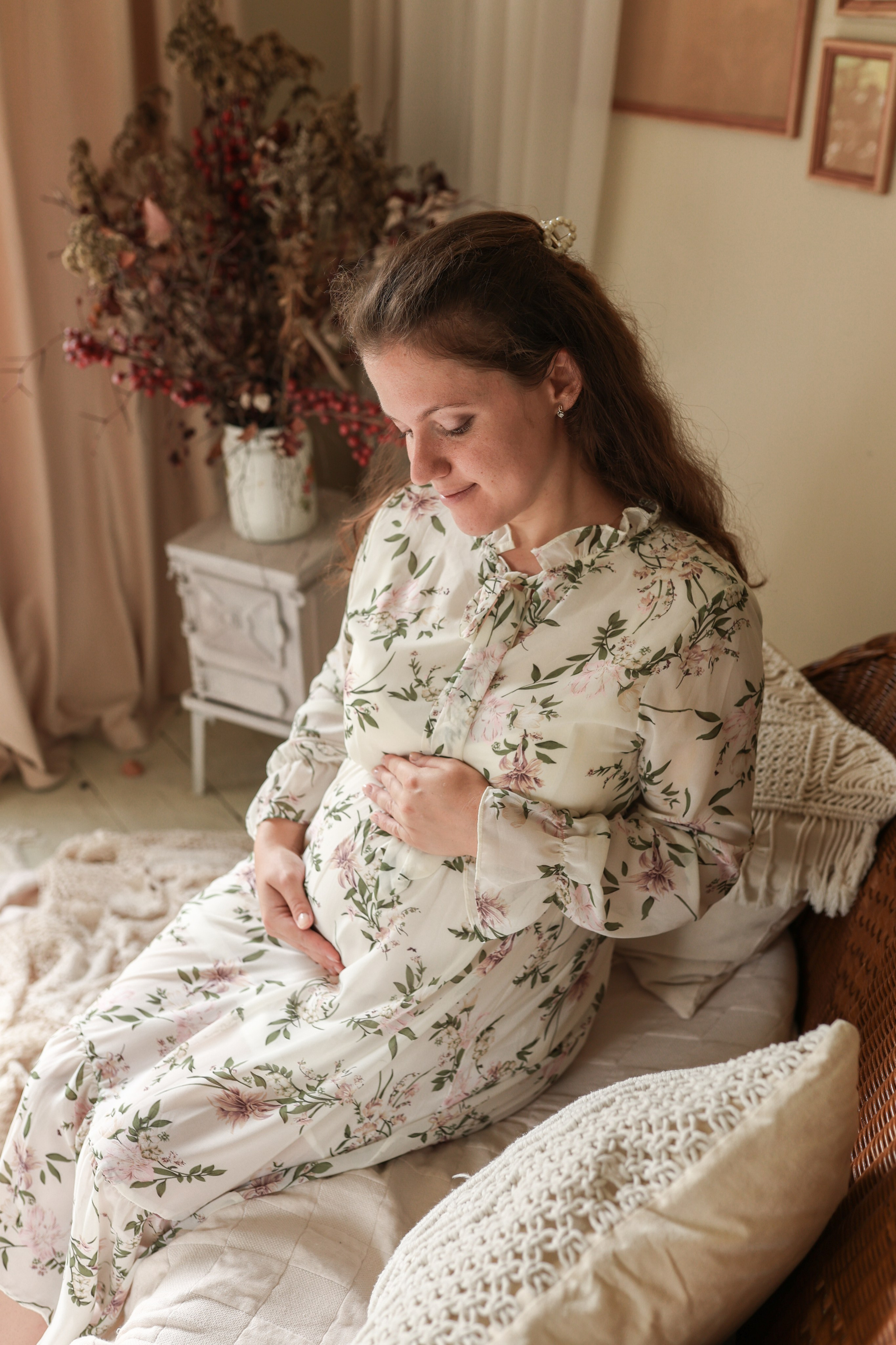 Фотосессия беременности в загородной студии Купавна. Фотограф в Железнодорожном и Балашихе