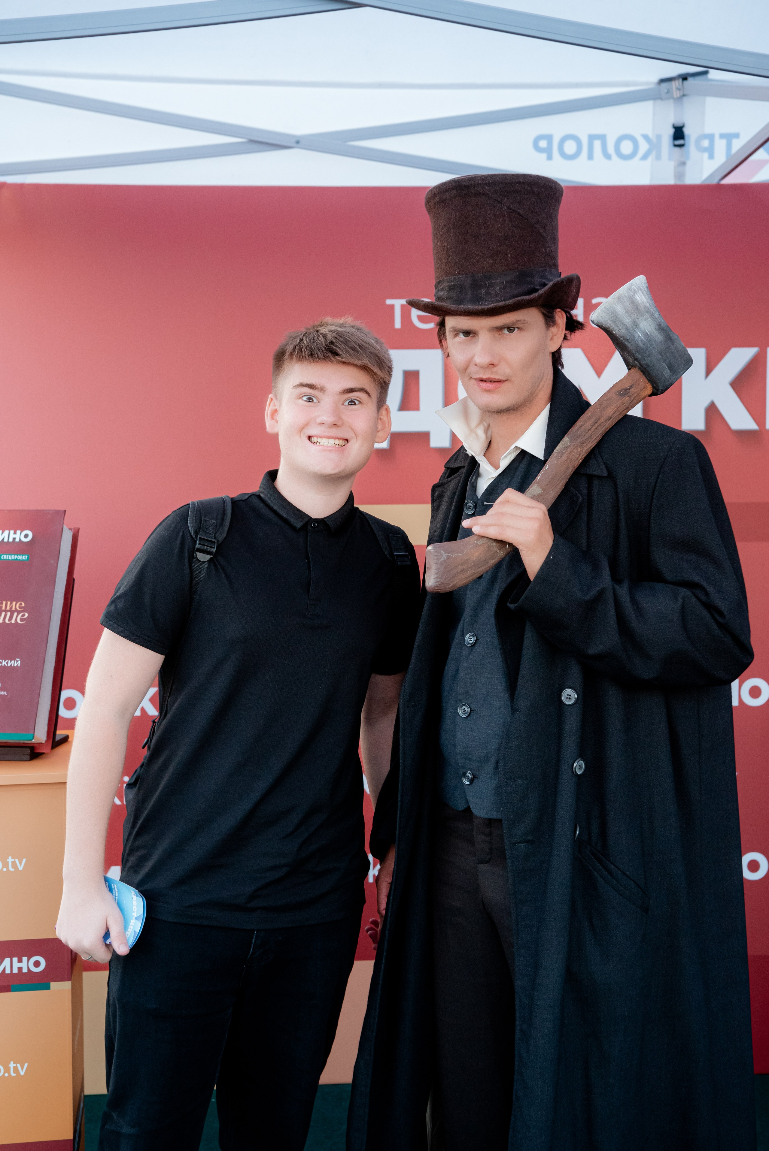 Портретные фото с артистами в палатке Триколор Дом Кинов на день города Волгоград. Фотограф в Волгограде и Волжском Александр Горбань